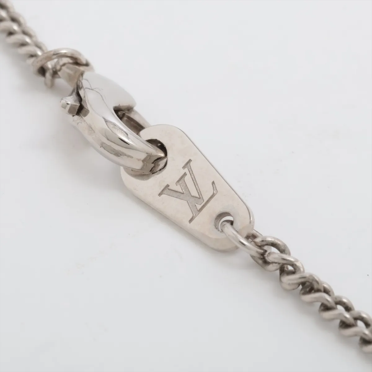 M00521 pendant, LV Instinct RM4263 necklace, metal, silver. Shows — view 4