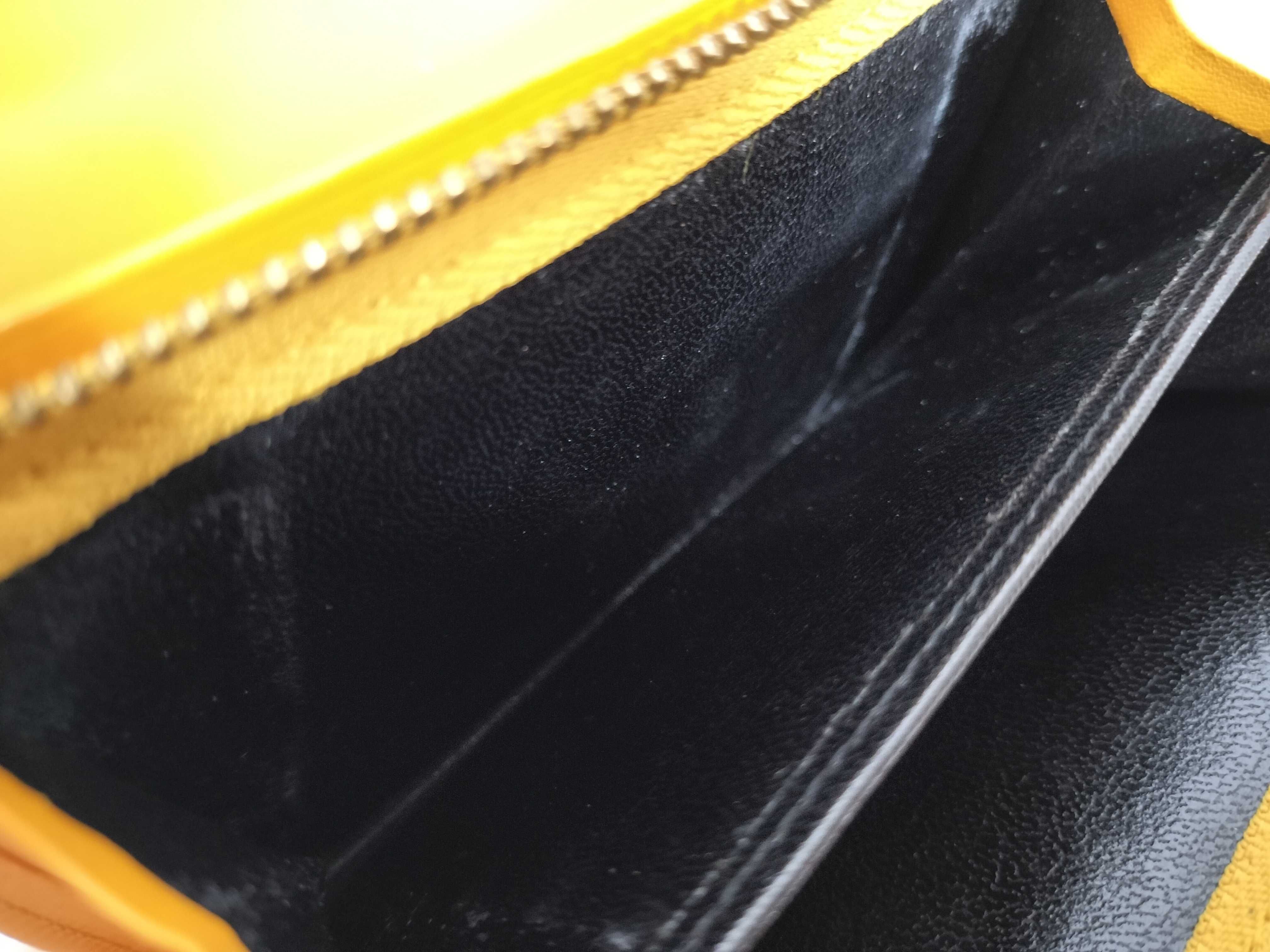 Vintage Bi-fold Leather Wallet with Logo, Yellow — view 9