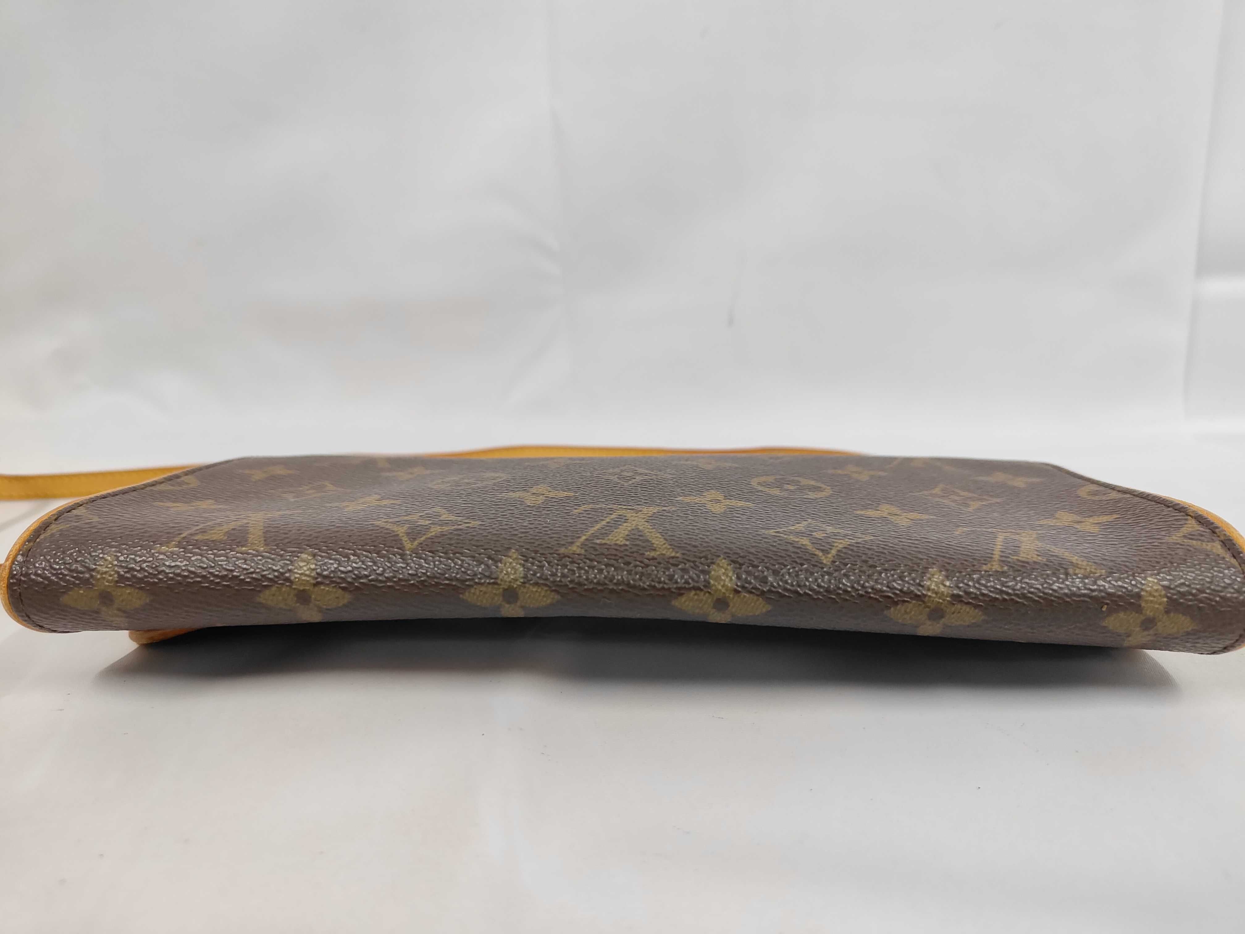 Monogram Louis Vuitton Monogram M51852 Pochette Twin GM CA1919 Strap (Cracked) Shoulder Bag — view 4