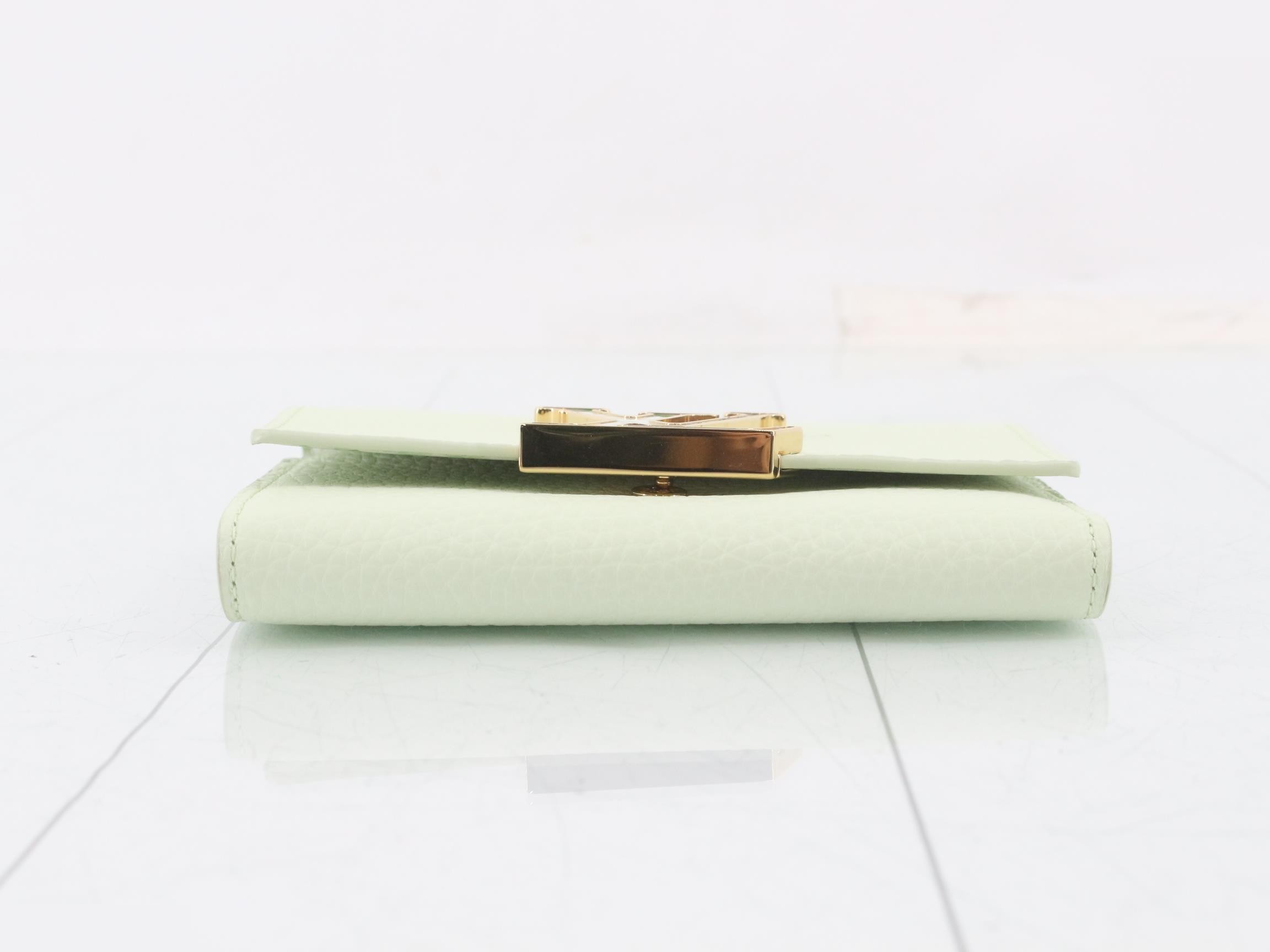 LV Portefeuille Capucines Compact Wallet — view 3
