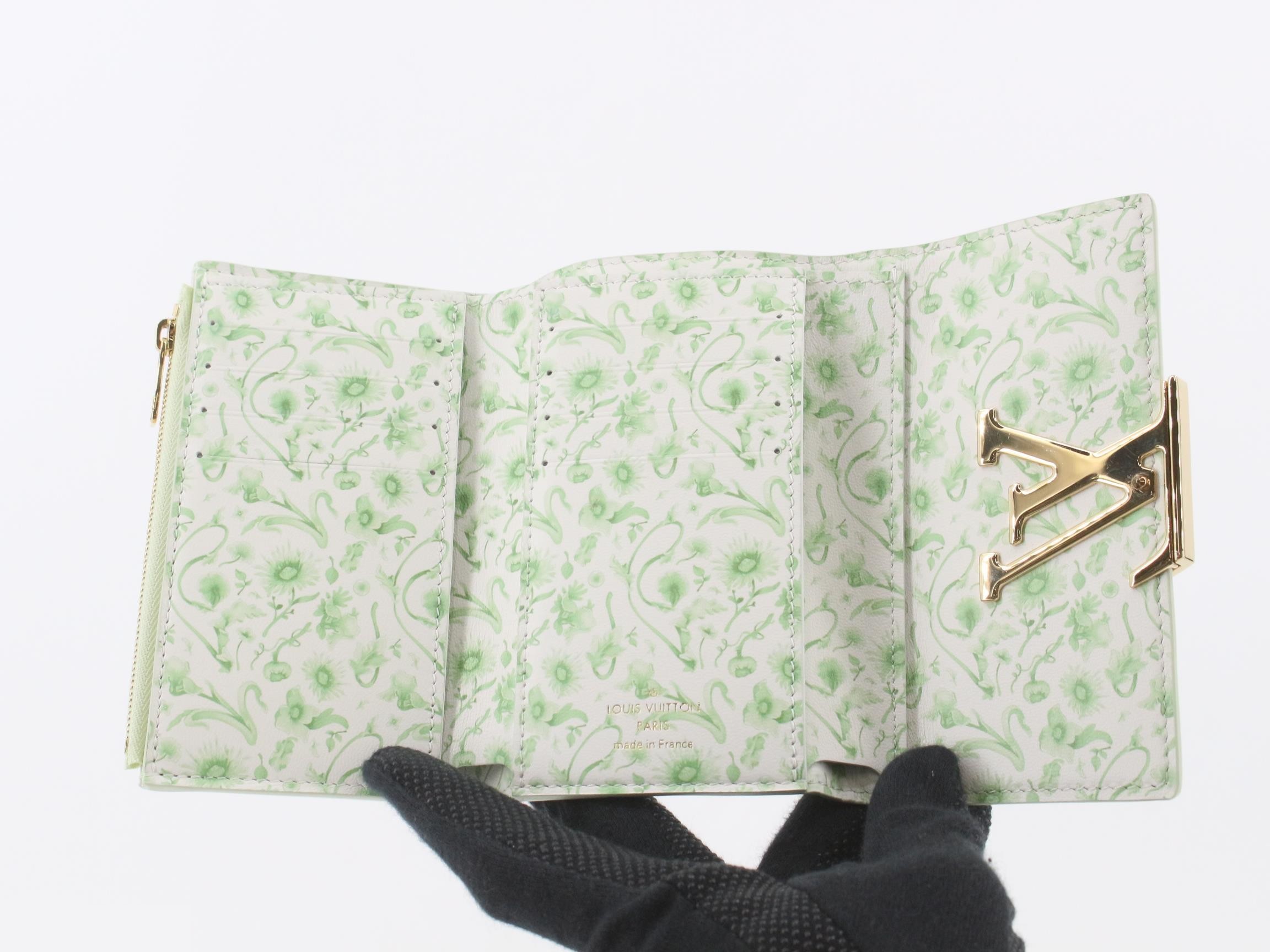 LV Portefeuille Capucines Compact Wallet — view 4