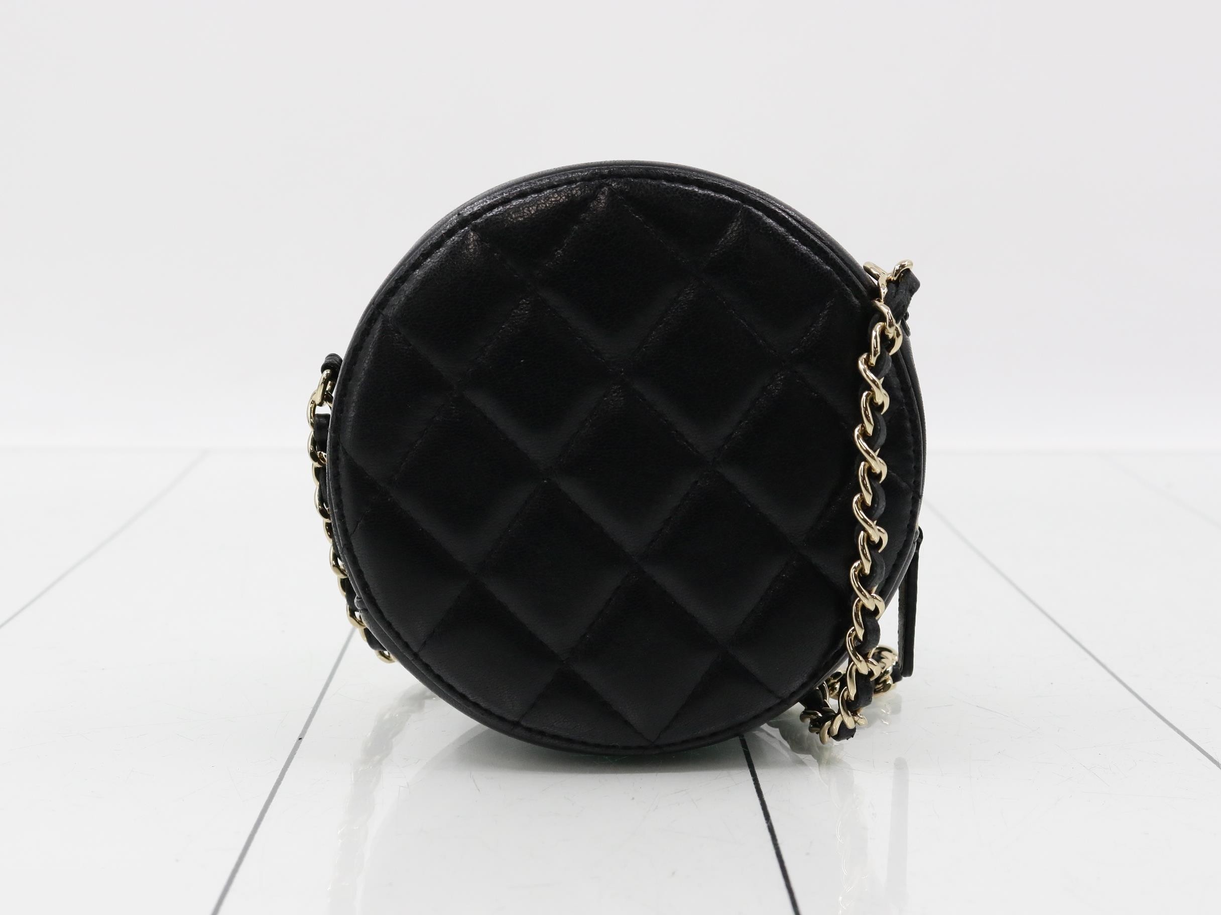 19 Round Chain Shoulder Bag, with original sticker, serial number in the 30s. — view 2