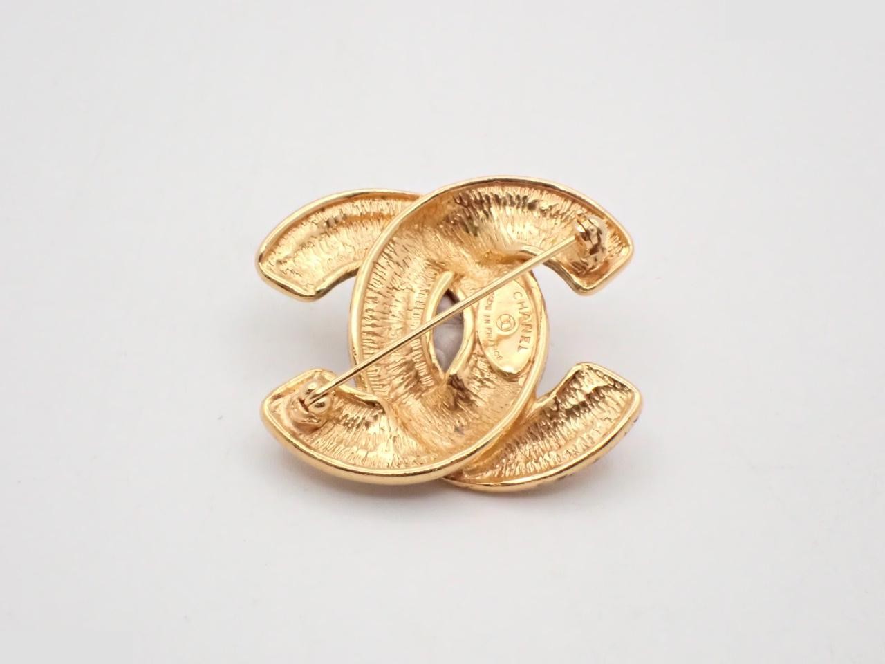 Coco Button (Precious Metal) Brooch — view 2