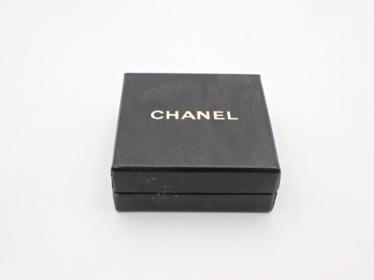 Coco Button (Precious Metal) Brooch — view 4