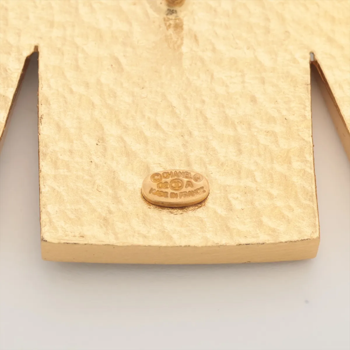 Coco Mark 02A Pin Brooch, GP x Faux Pearl, Black x Gold, — view 4