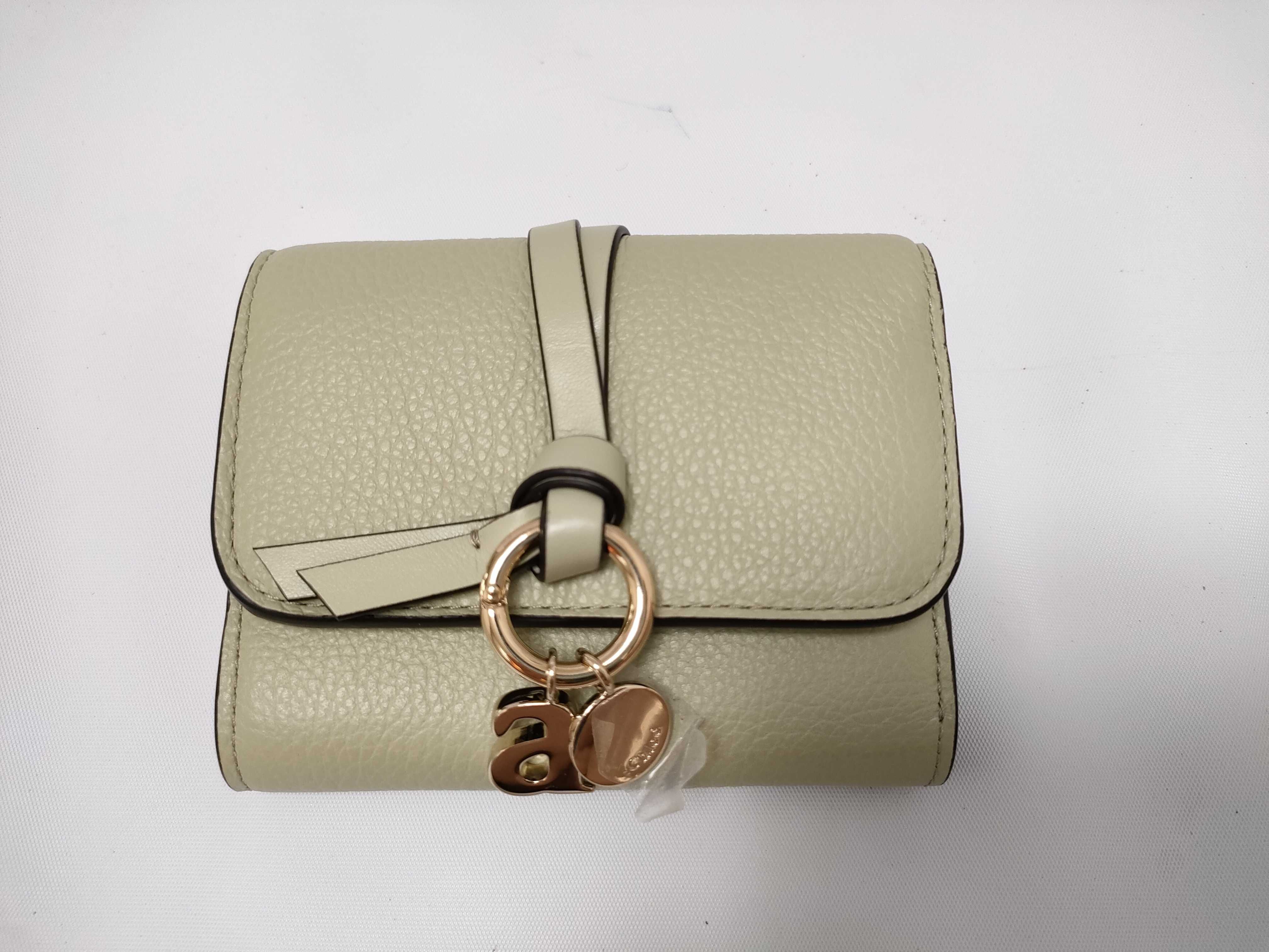 leather tri-fold wallet