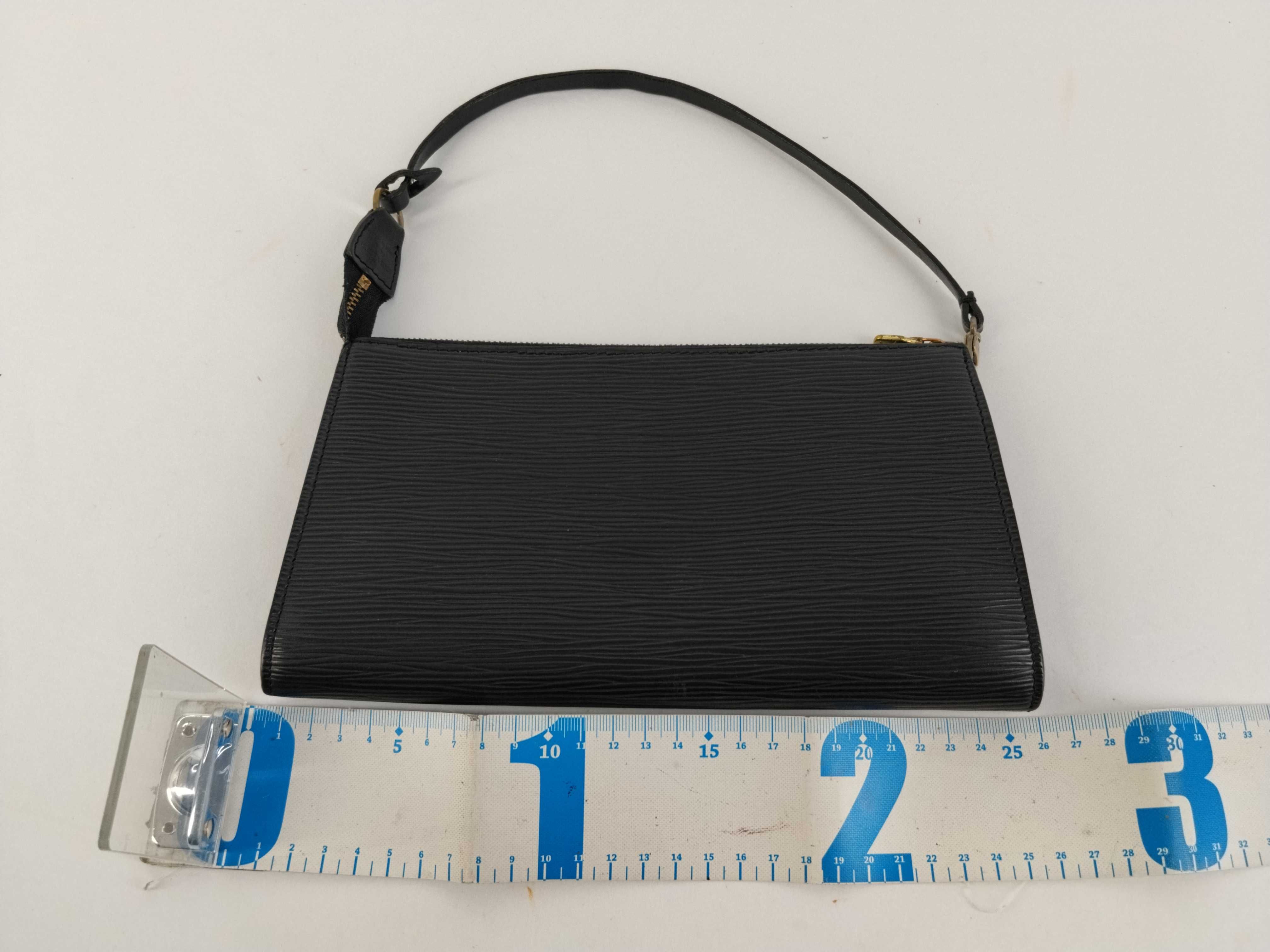 Epi Leather Louis Vuitton Bag Pochette Accessoires Noir Handbag — view 2