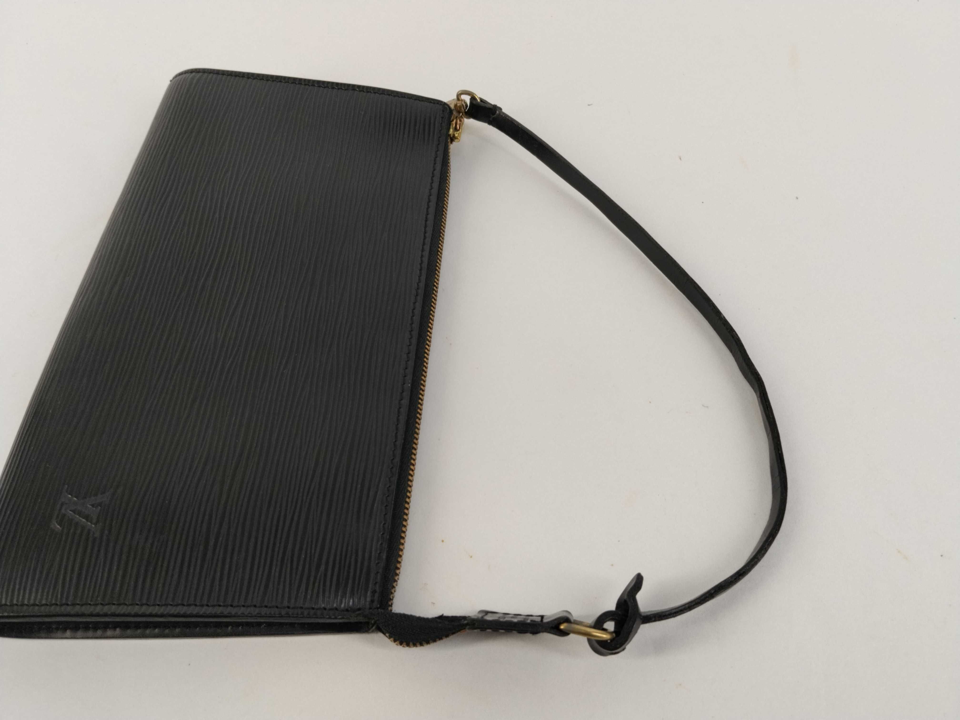 Epi Leather Louis Vuitton Bag Pochette Accessoires Noir Handbag — view 3