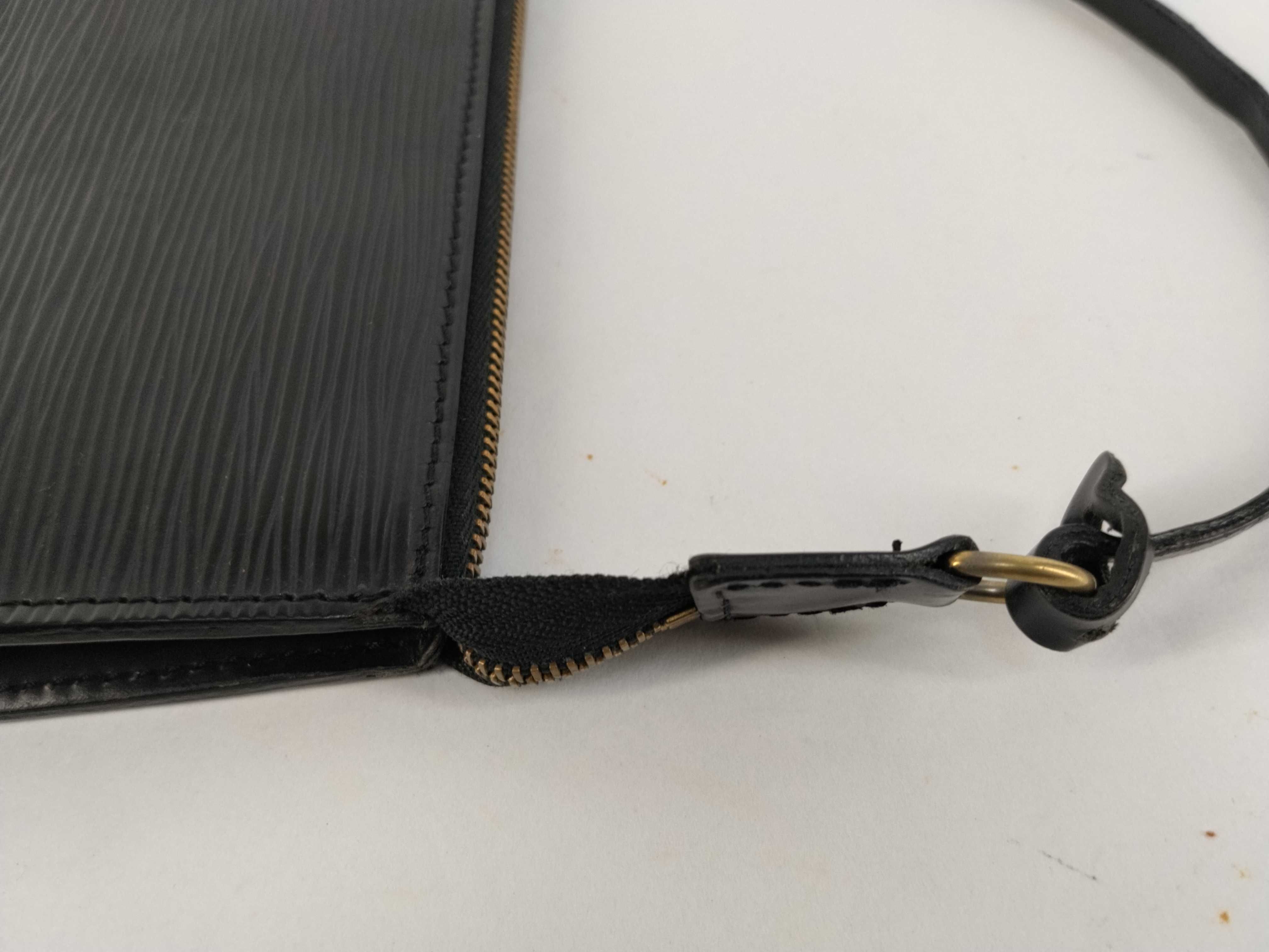 Epi Leather Louis Vuitton Bag Pochette Accessoires Noir Handbag — view 5