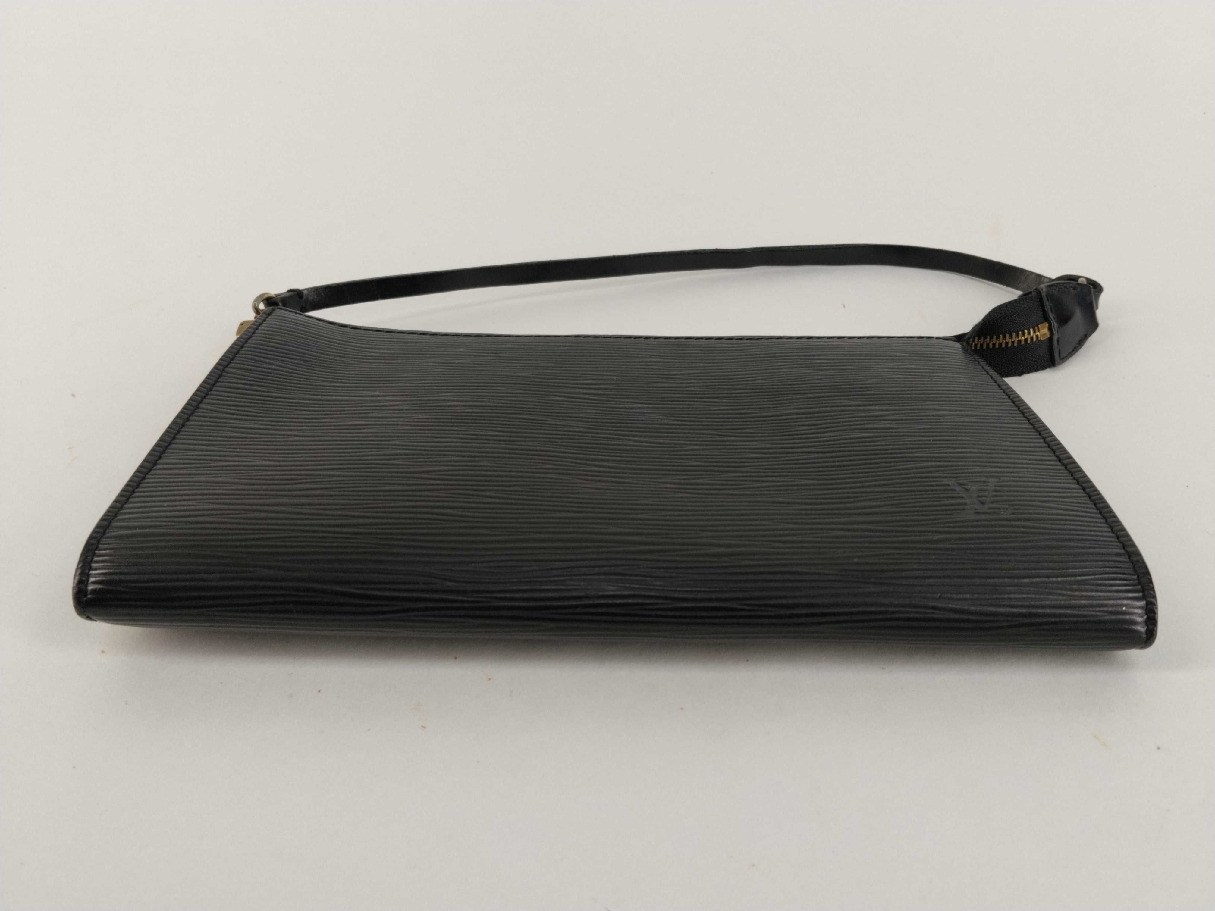 Epi Leather Louis Vuitton Bag Pochette Accessoires Noir Handbag — view 7