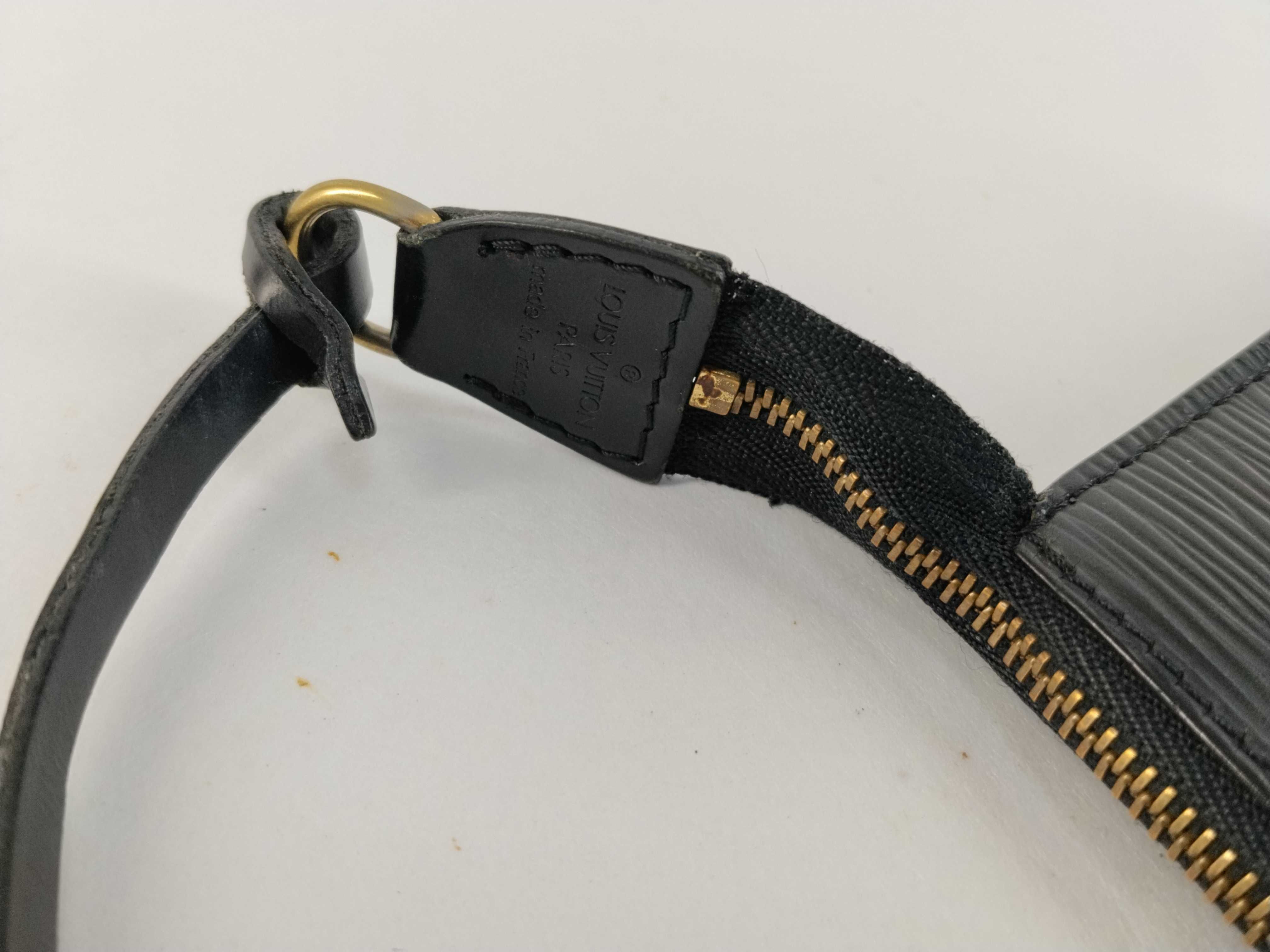 Epi Leather Louis Vuitton Bag Pochette Accessoires Noir Handbag — view 8