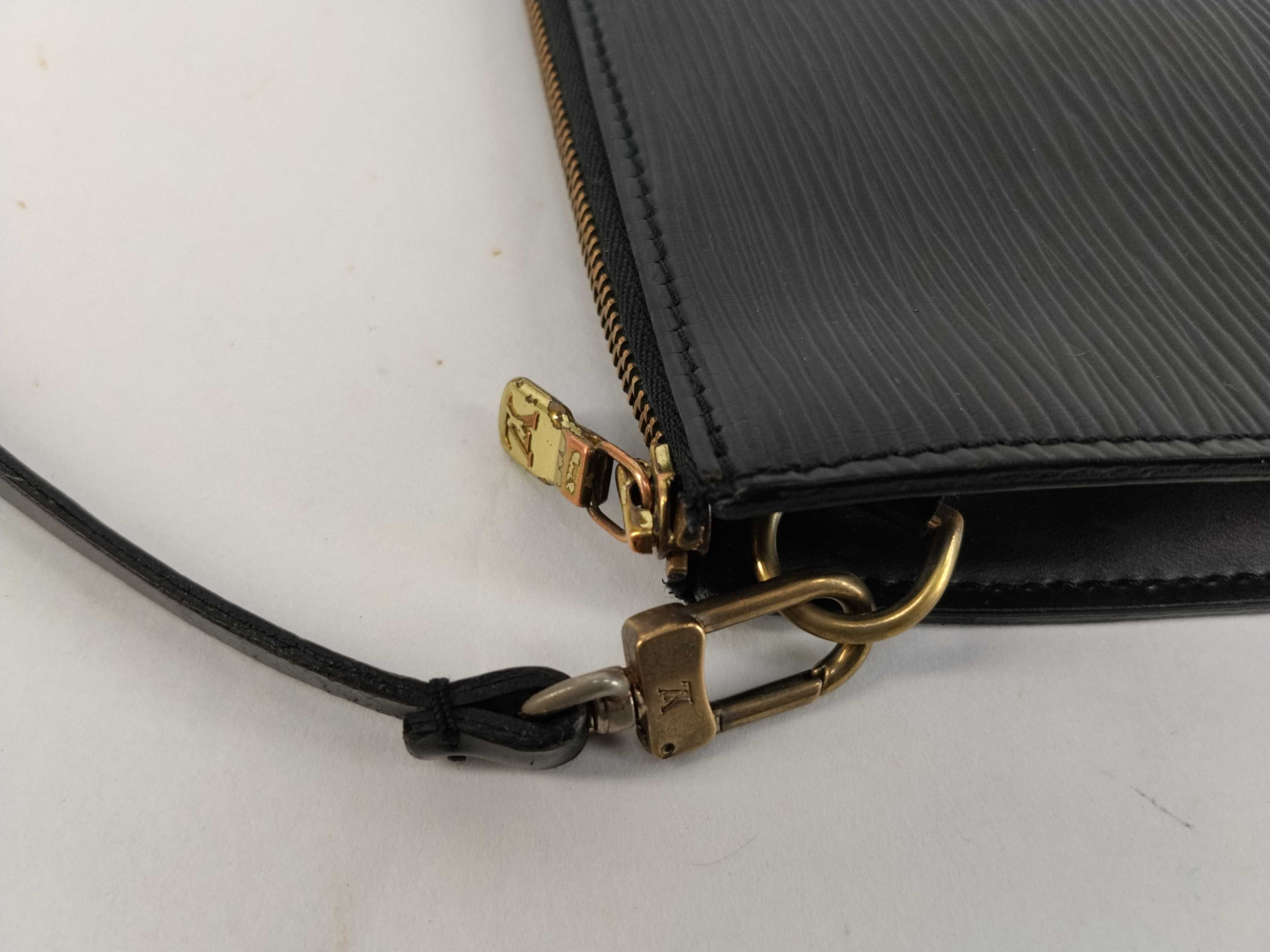 Epi Leather Louis Vuitton Bag Pochette Accessoires Noir Handbag — view 9