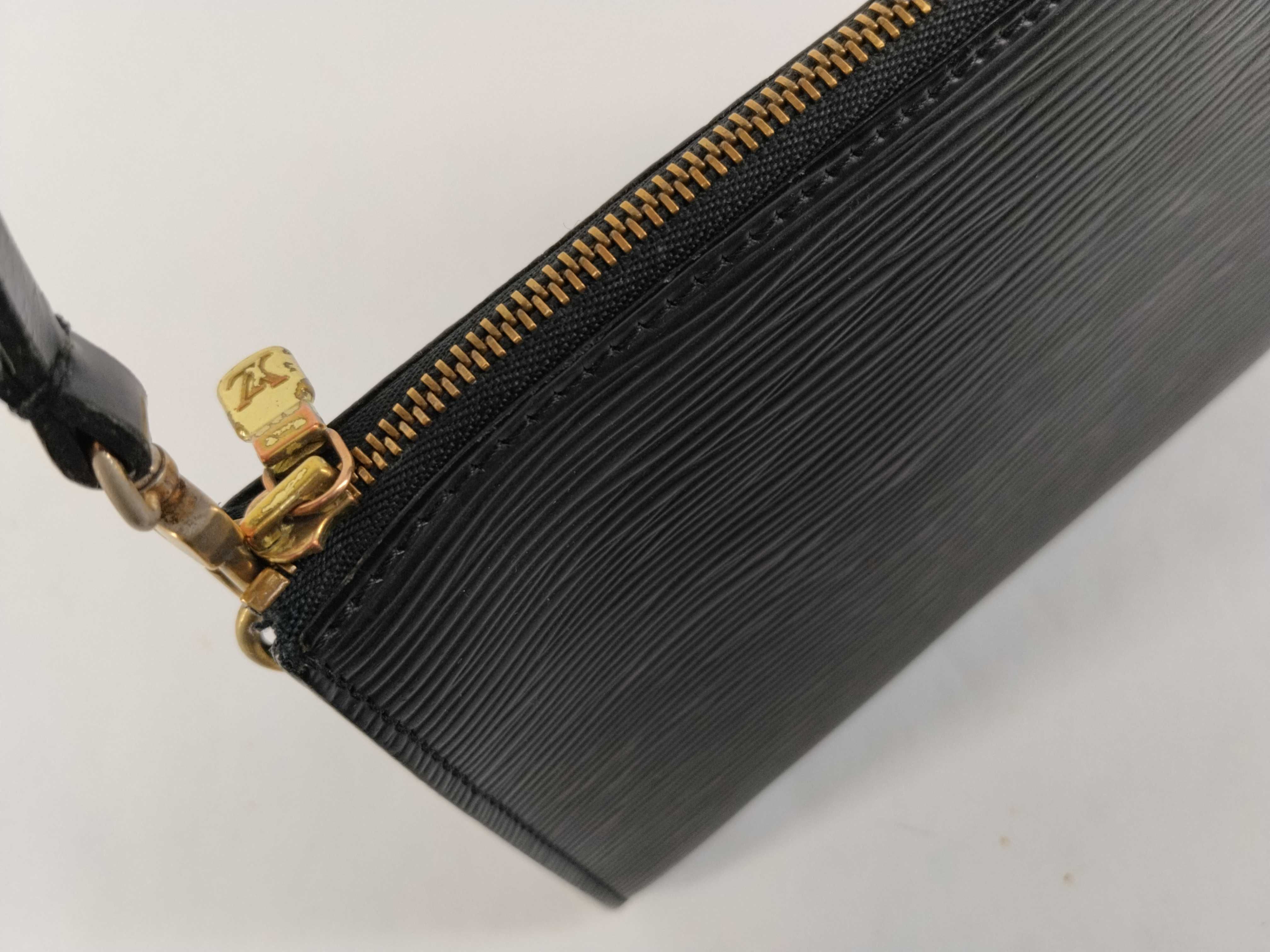 Epi Leather Louis Vuitton Bag Pochette Accessoires Noir Handbag — view 10