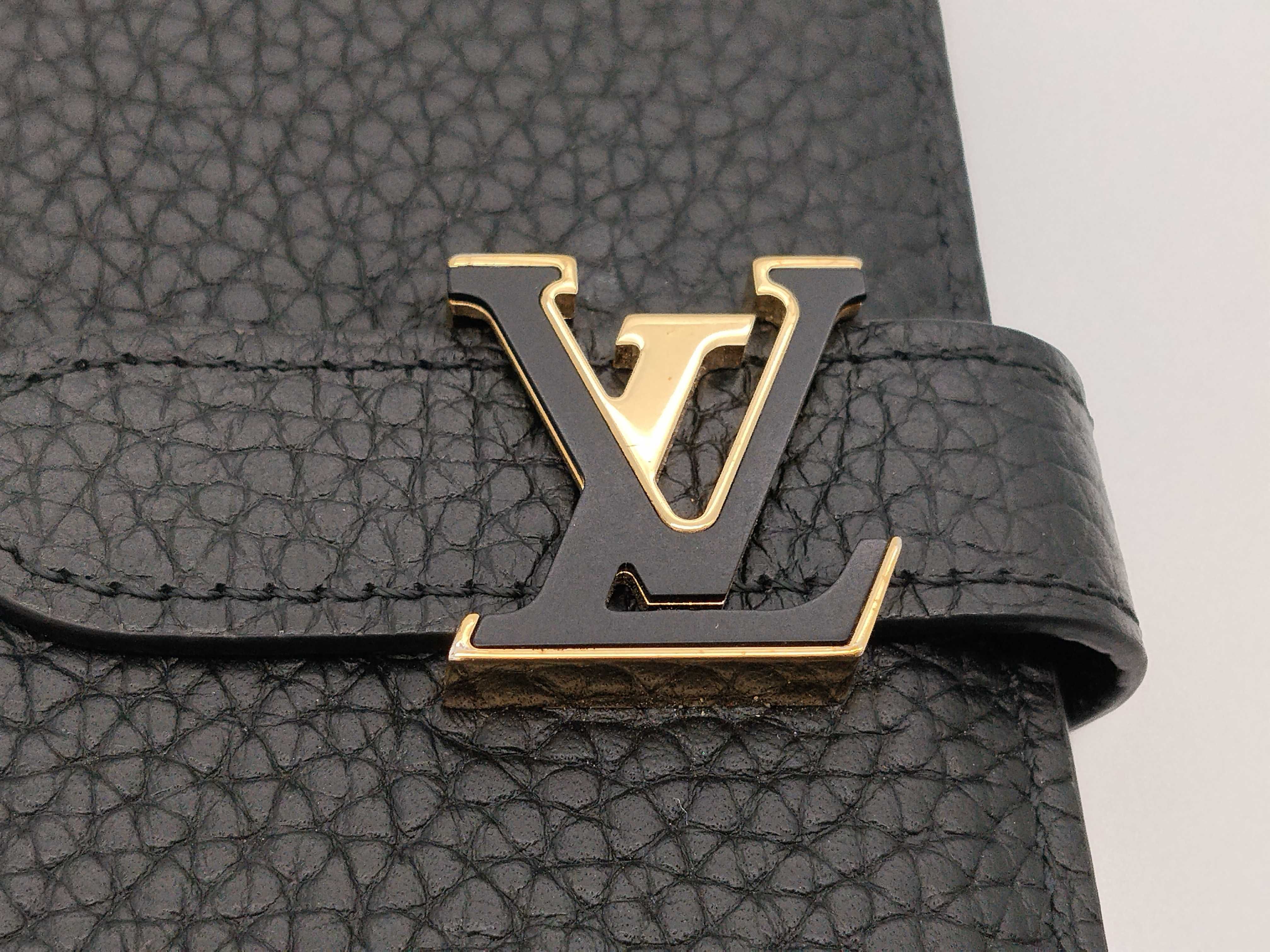 Taurillon LV Vertical Wallet M81330 Wallet — view 7