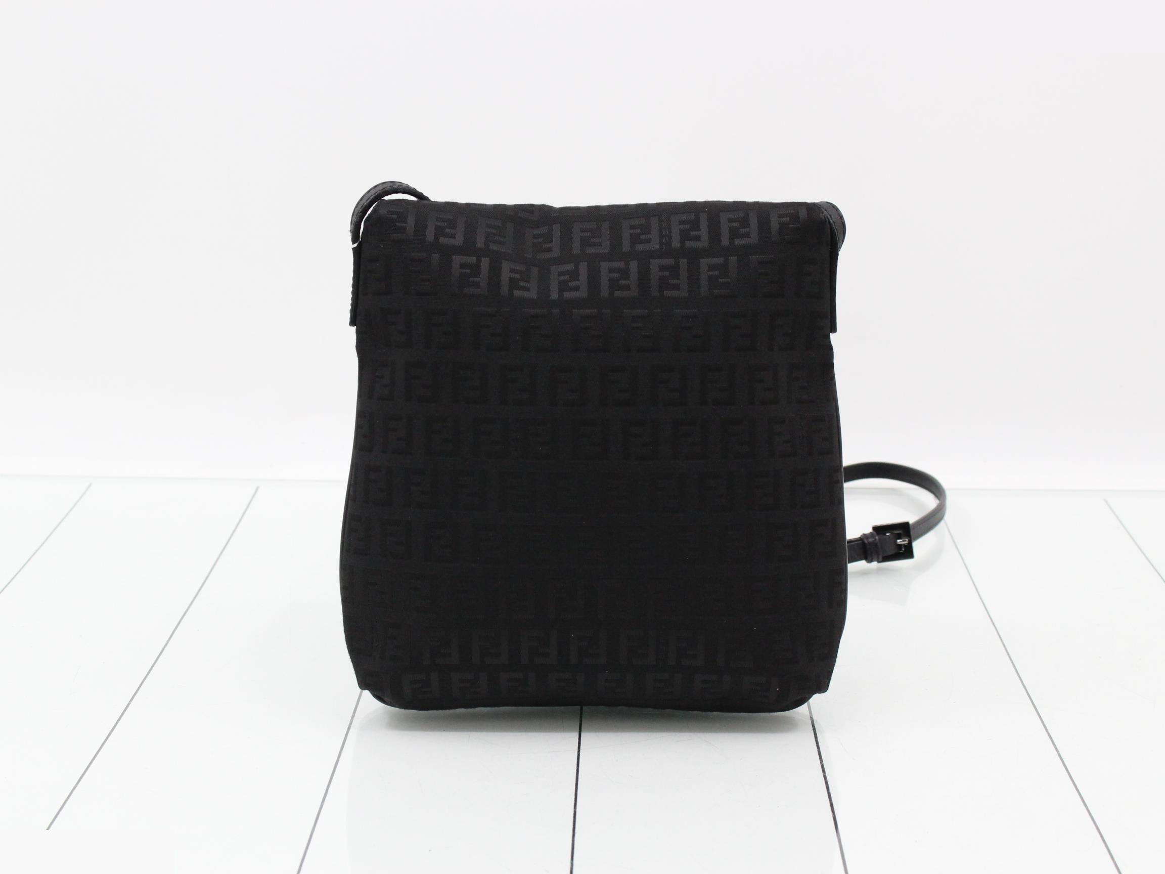 Zucchino (Bag) - Vertical Shoulder Bag — view 2