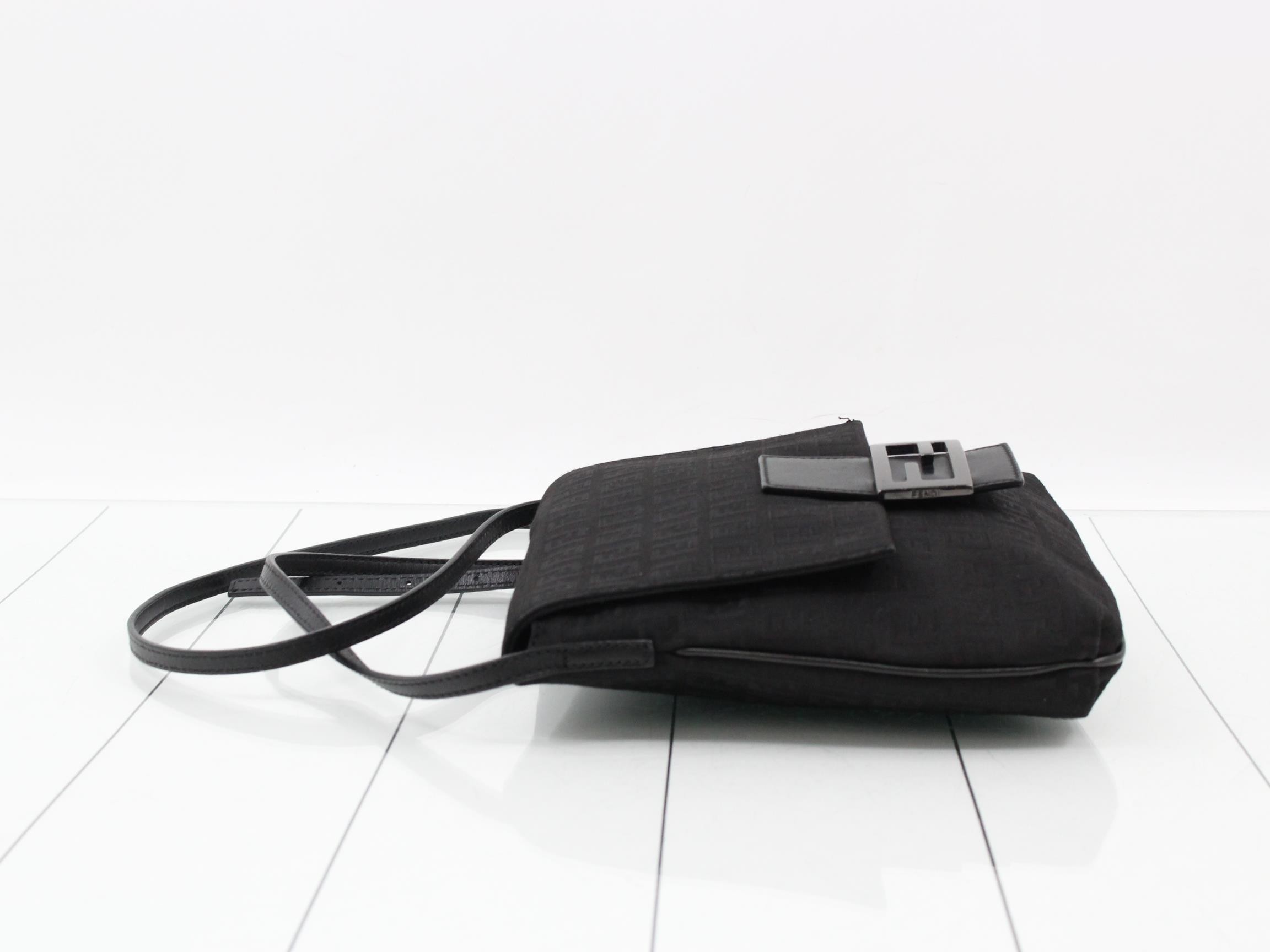 Zucchino (Bag) - Vertical Shoulder Bag — view 4