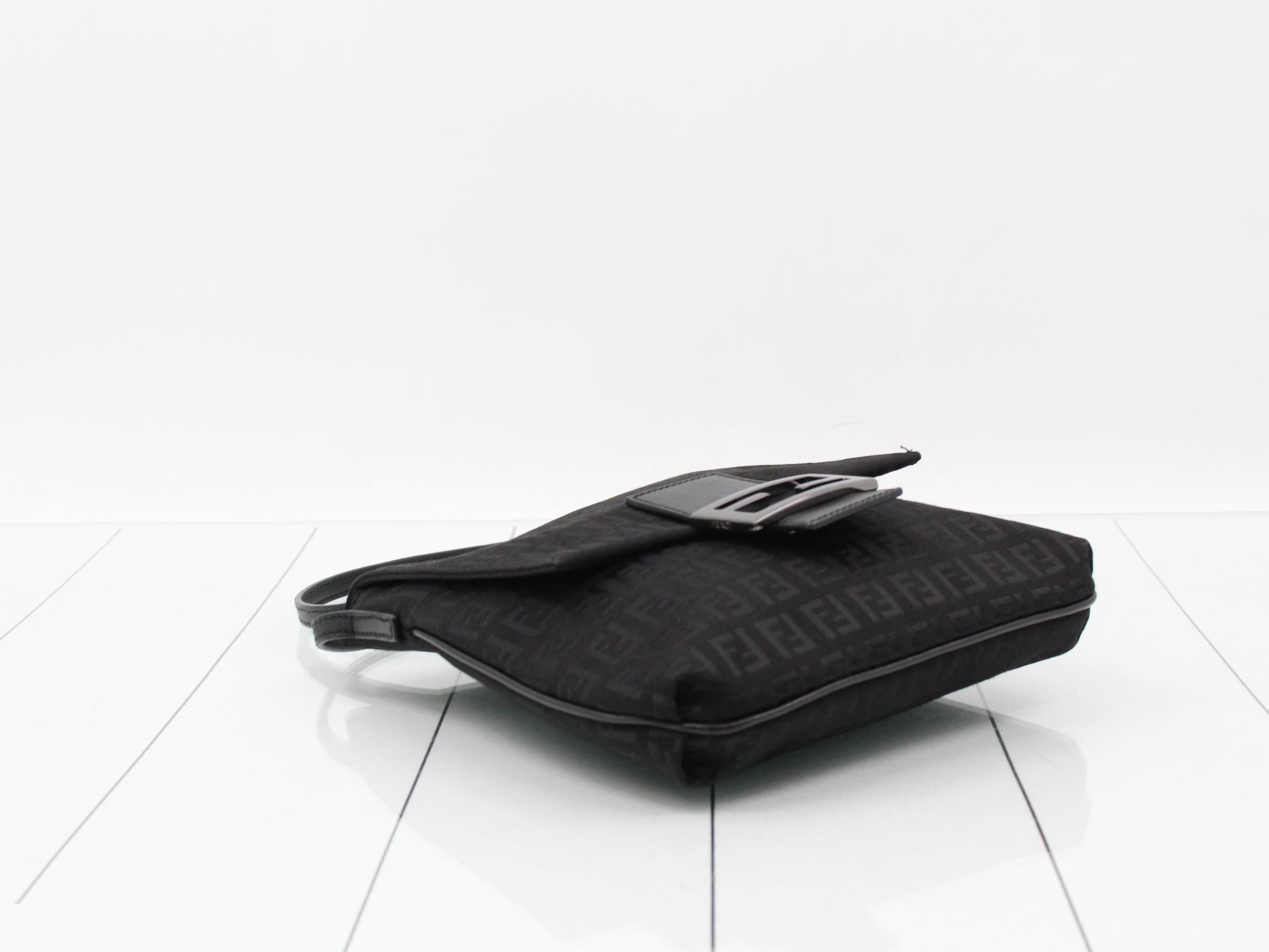 Zucchino (Bag) - Vertical Shoulder Bag — view 5