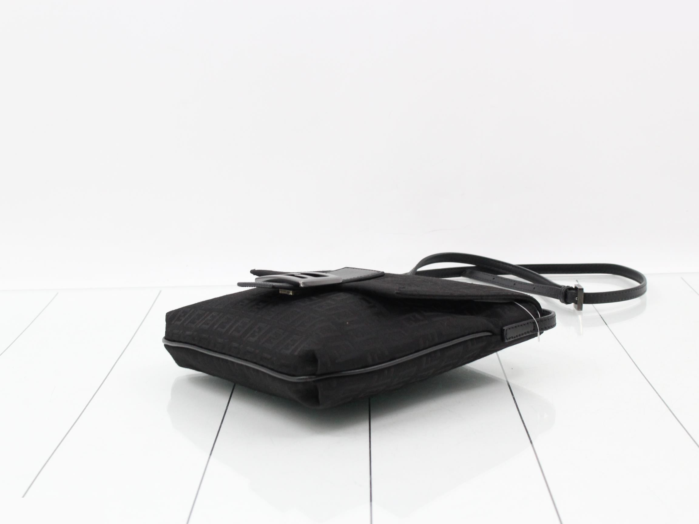 Zucchino (Bag) - Vertical Shoulder Bag — view 6
