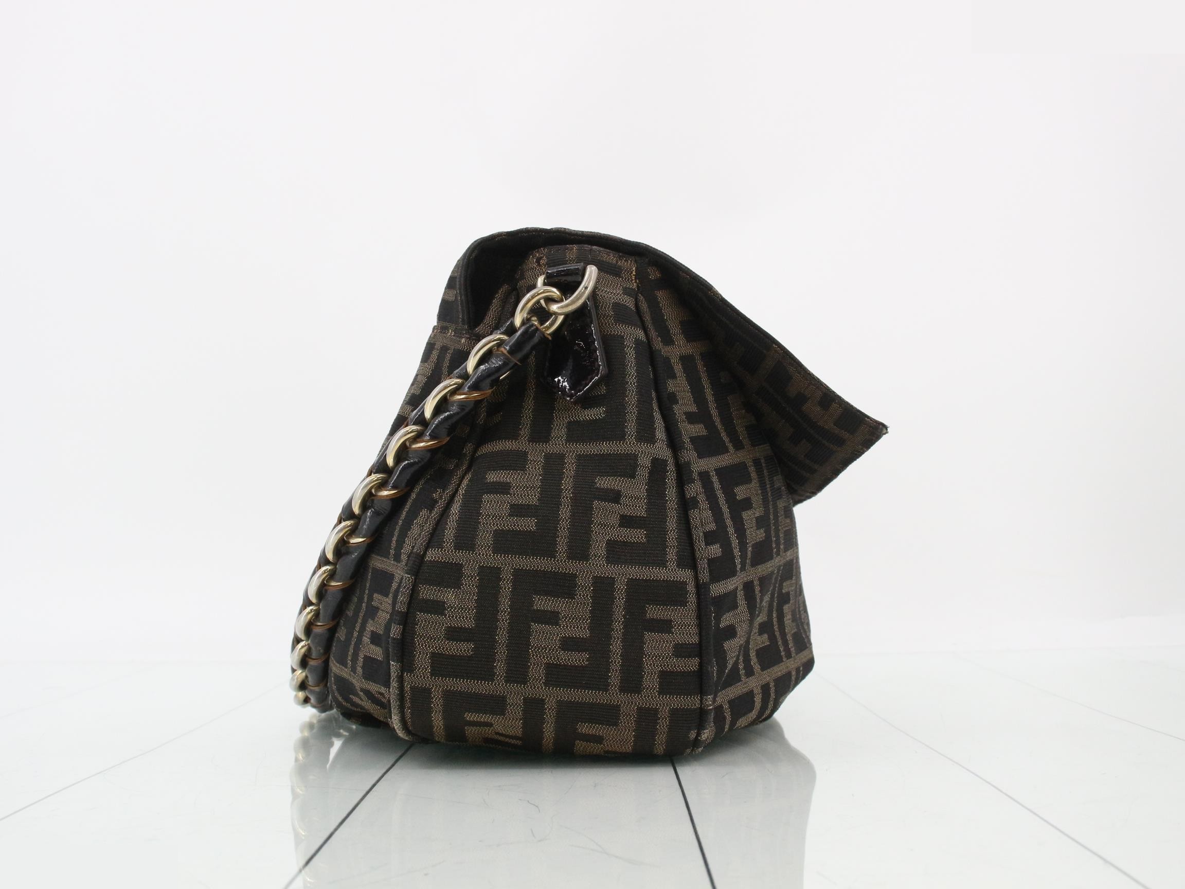 Mamma Bucket Mia Chain — view 4