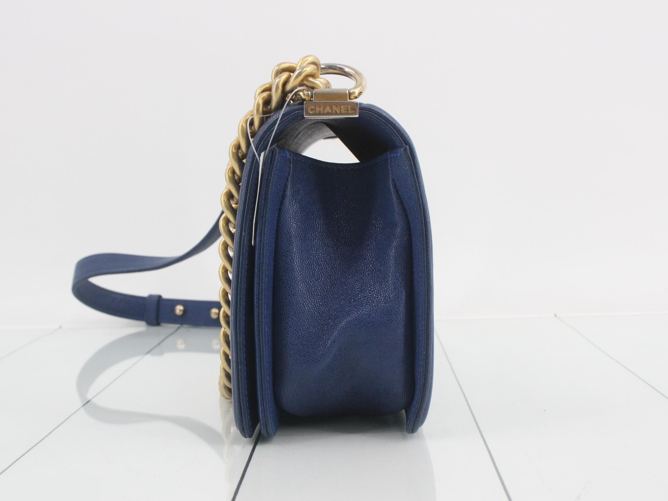 Boy Chanel 25 Caviar — view 3