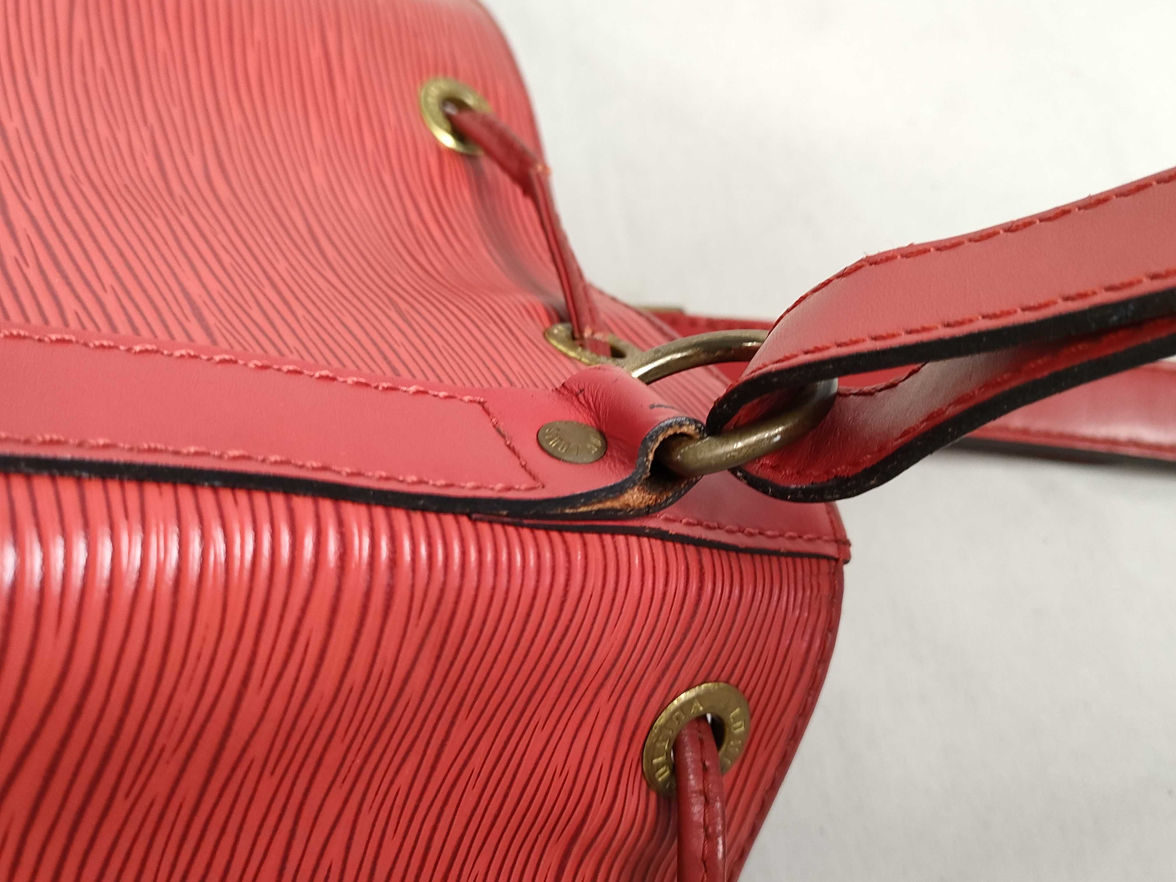 Epi LV Bag Epi Noe Shoulder Bag — view 11