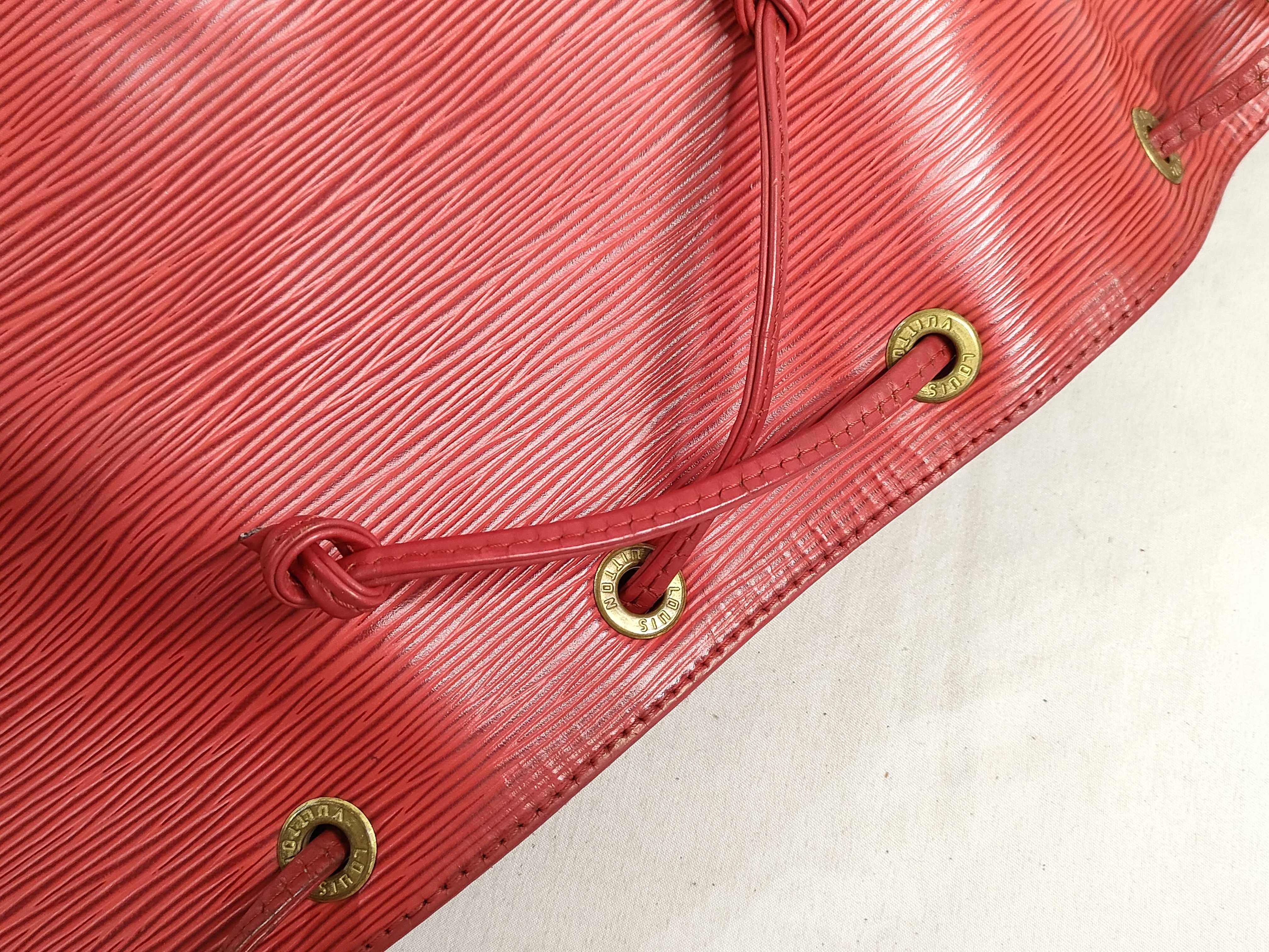 Epi LV Bag Epi Noe Shoulder Bag — view 12