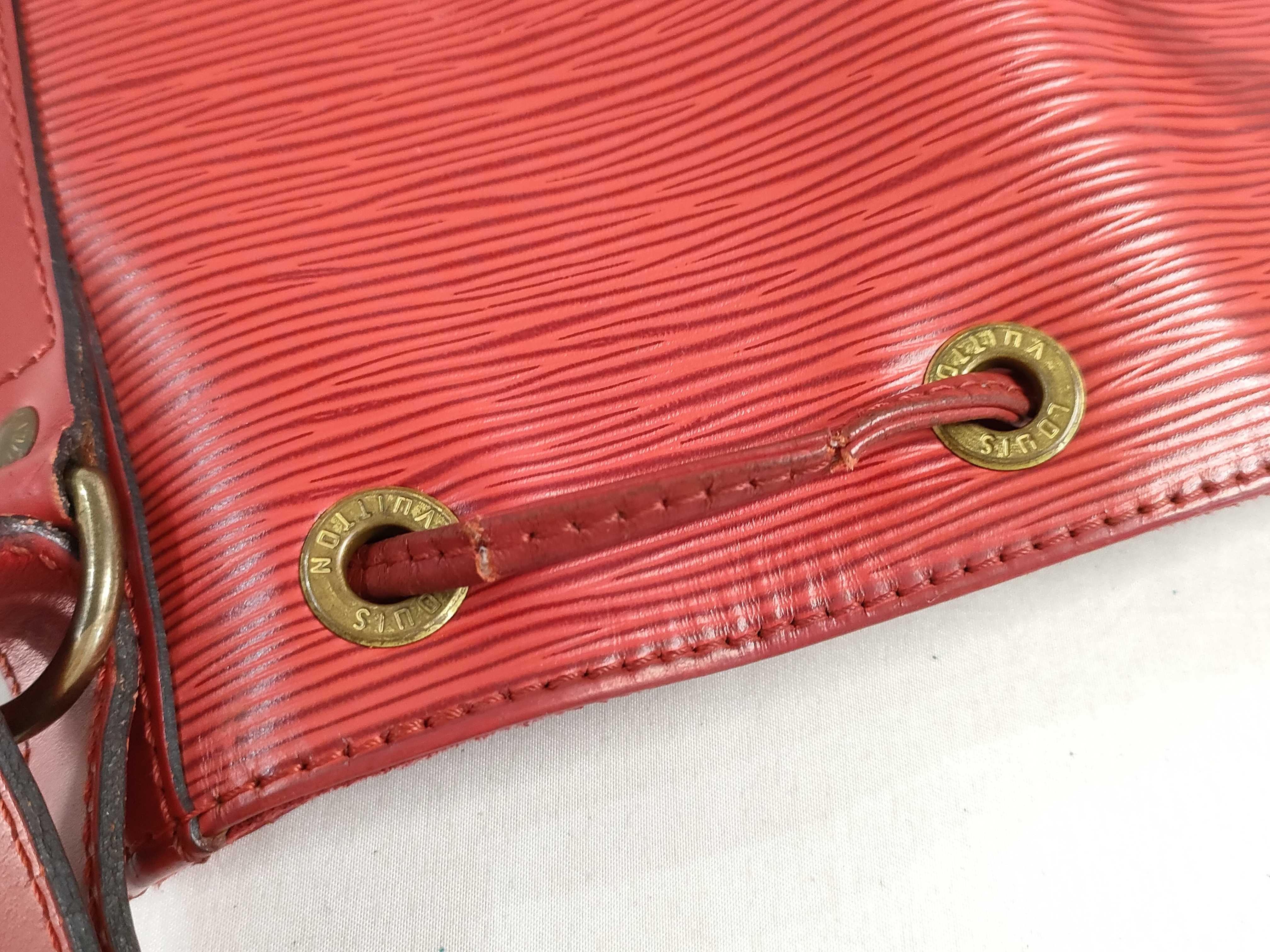 Epi LV Bag Epi Noe Shoulder Bag — view 14