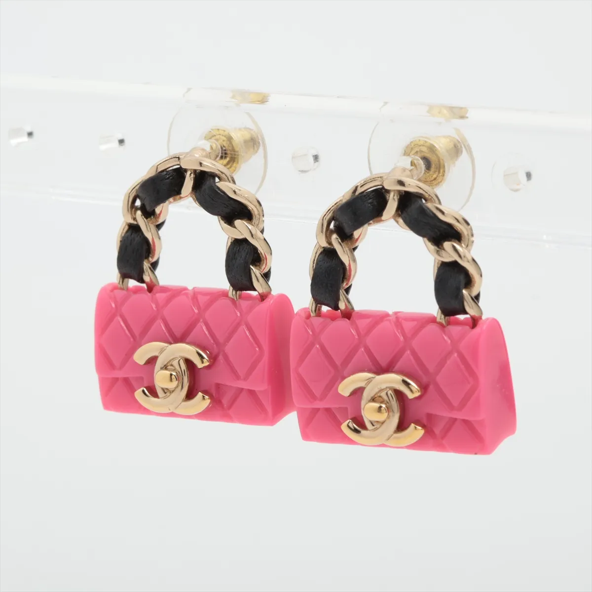 Cocomark Matelasse B23C Earrings (for both ears) Resin x GP x Leather Pink — view 3