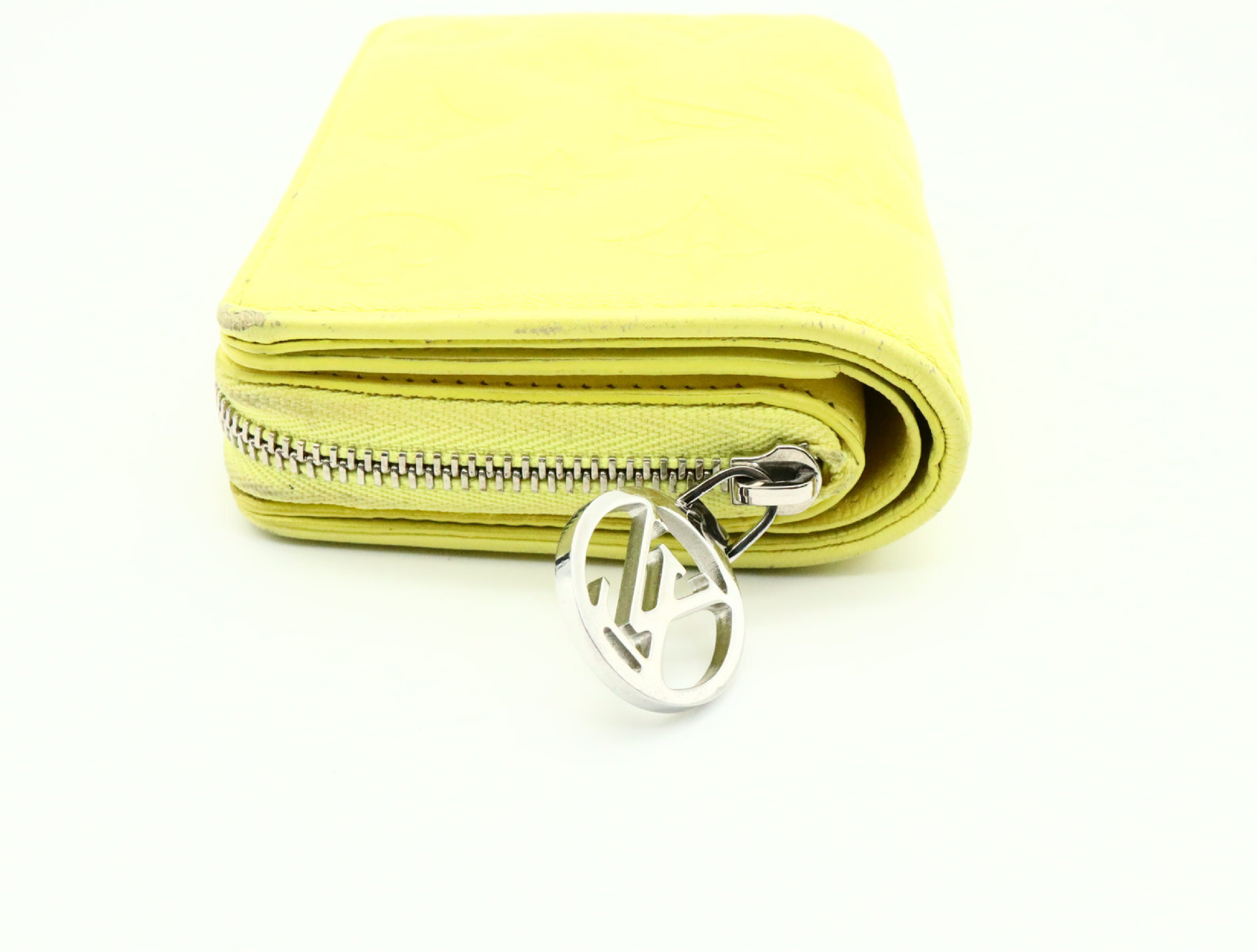 Monogram Embossed Portefeuille Lou M82331 RFID Wallet — view 3