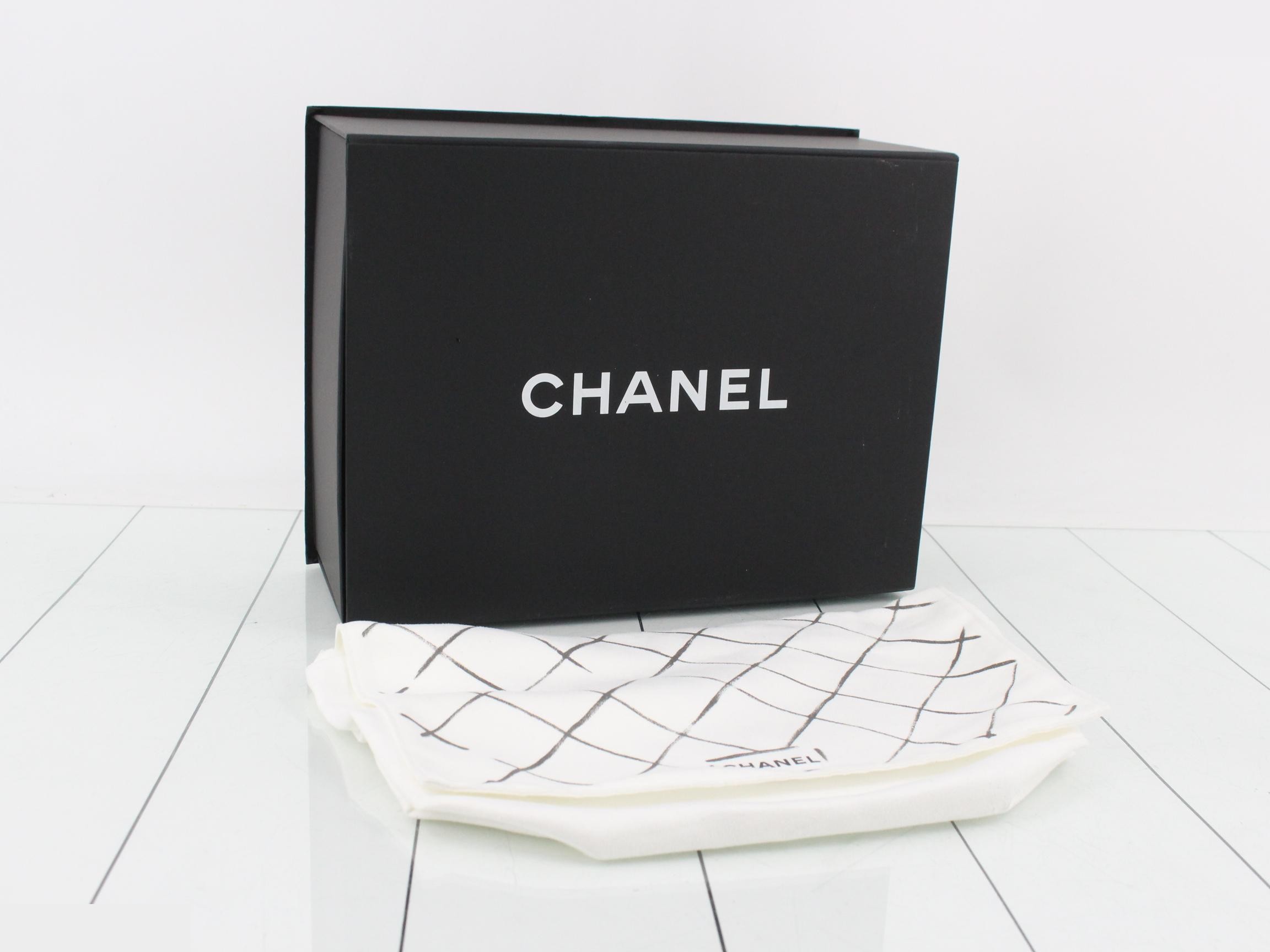 Matelassé Caviar Double Flap 23 Seal Card — view 7