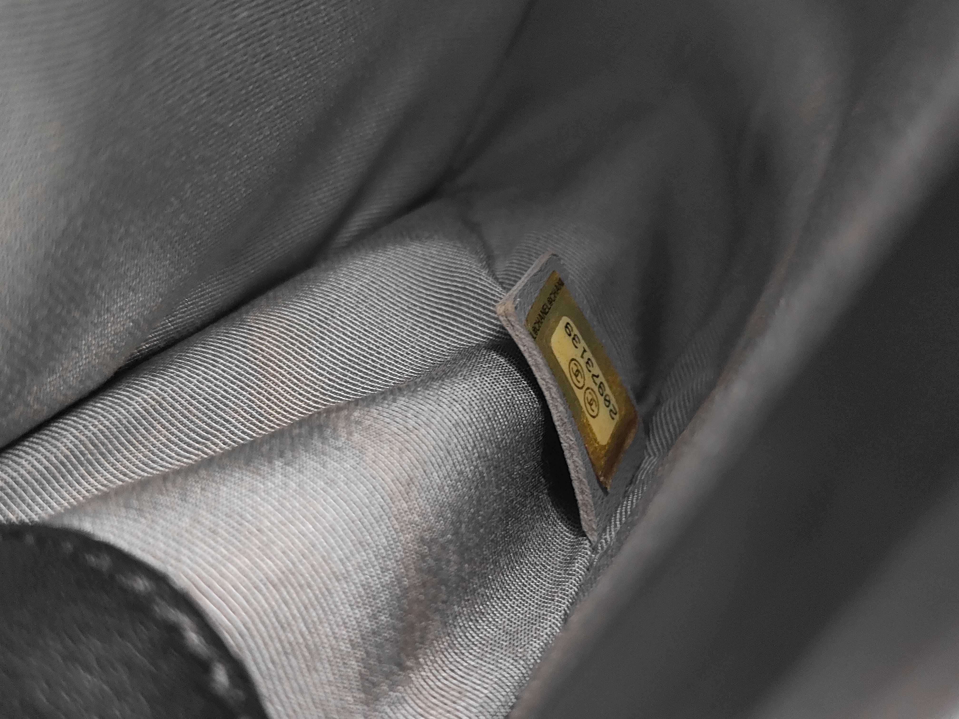 Boy Chanel V-stitch Lambskin Shoulder Bag — view 11
