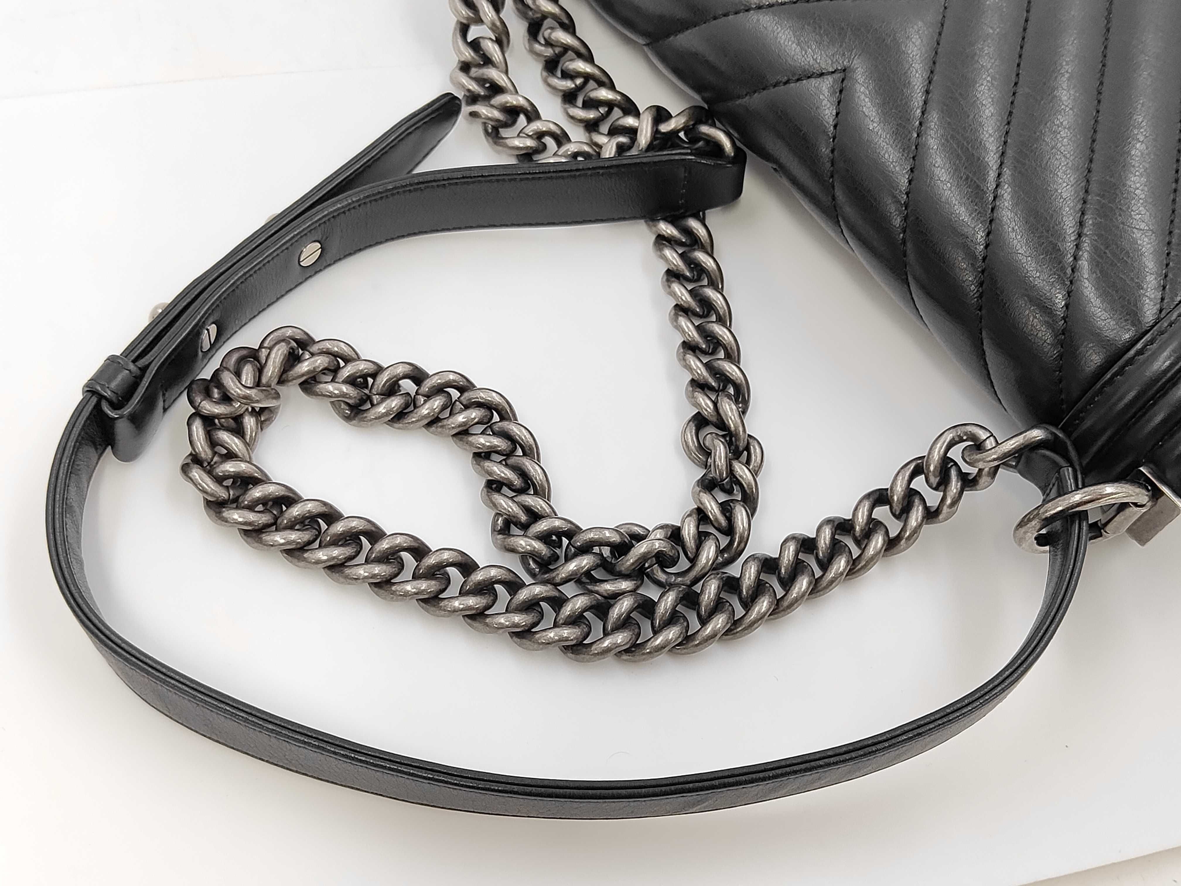 Boy Chanel V-stitch Lambskin Shoulder Bag — view 5