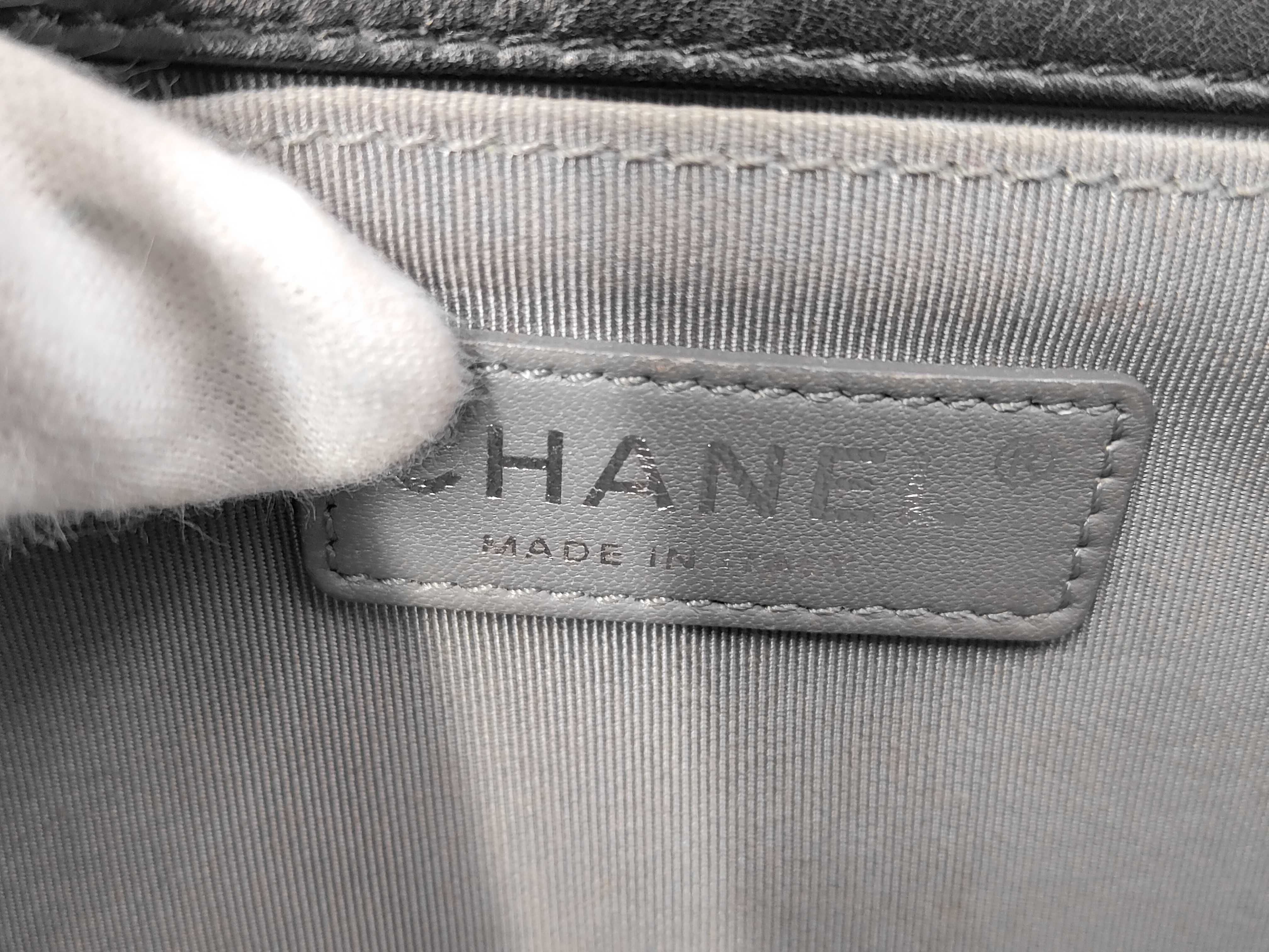 Boy Chanel V-stitch Lambskin Shoulder Bag — view 9