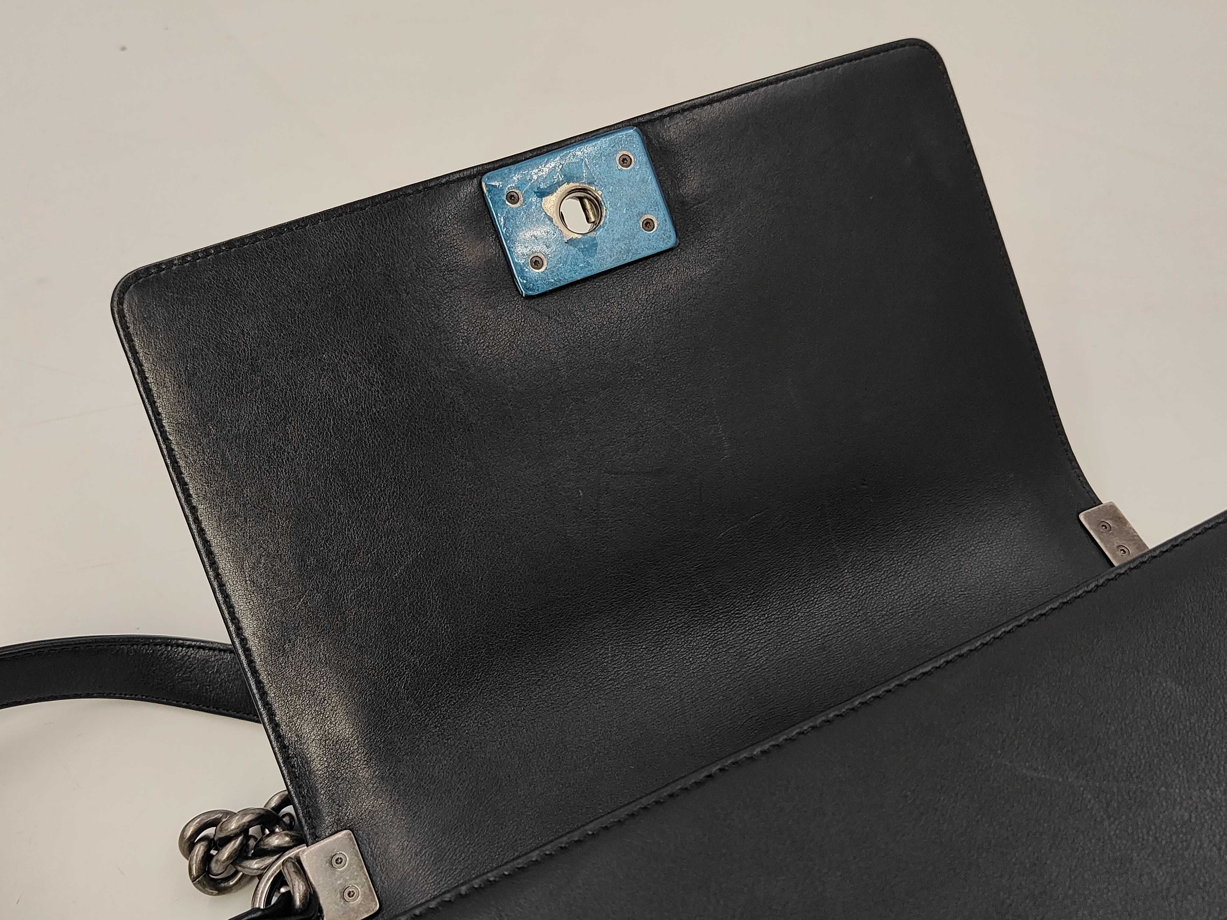 Boy Chanel V-stitch Lambskin Shoulder Bag — view 10