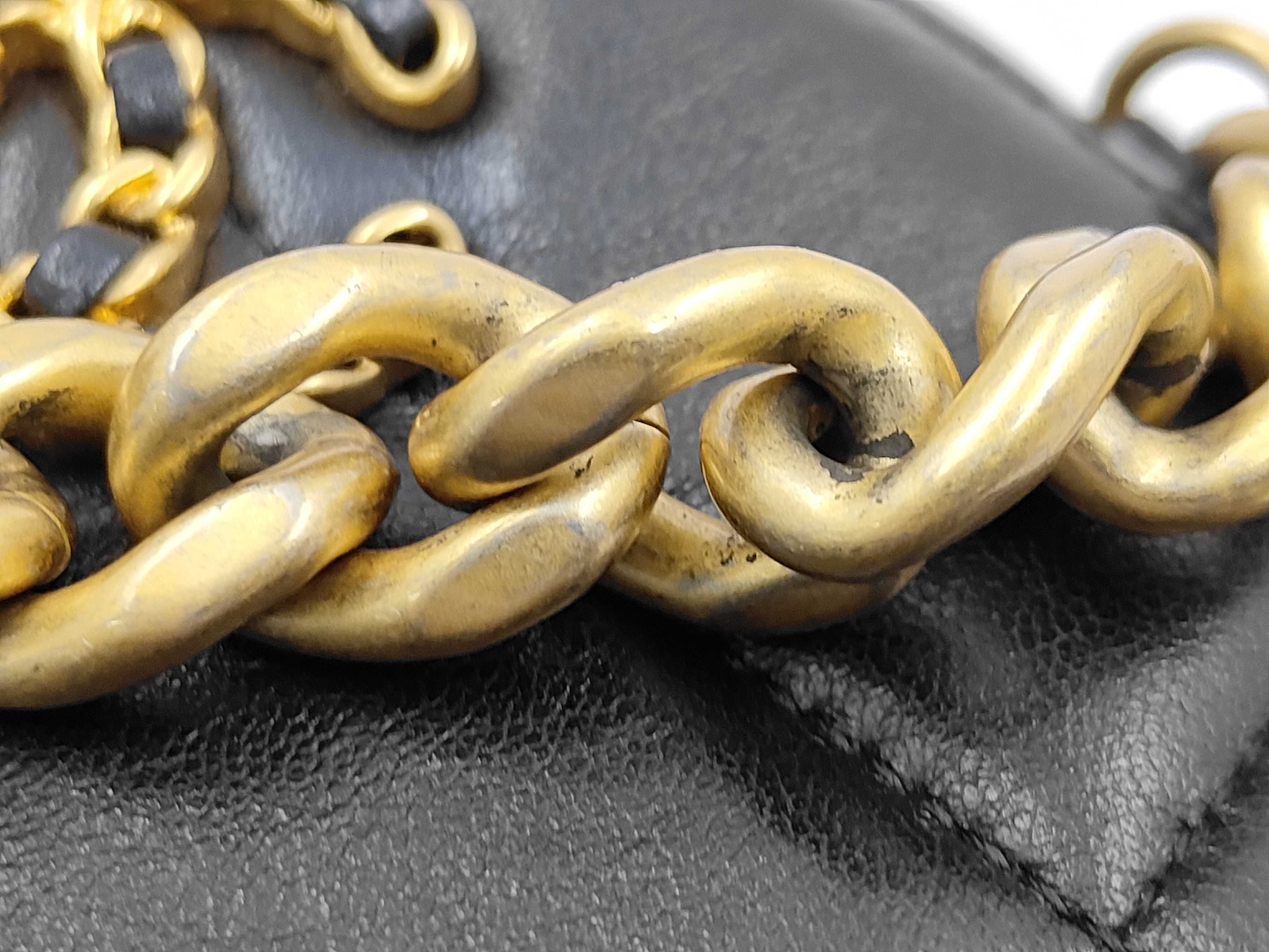 19 Matelassé Shoulder Bag — view 12