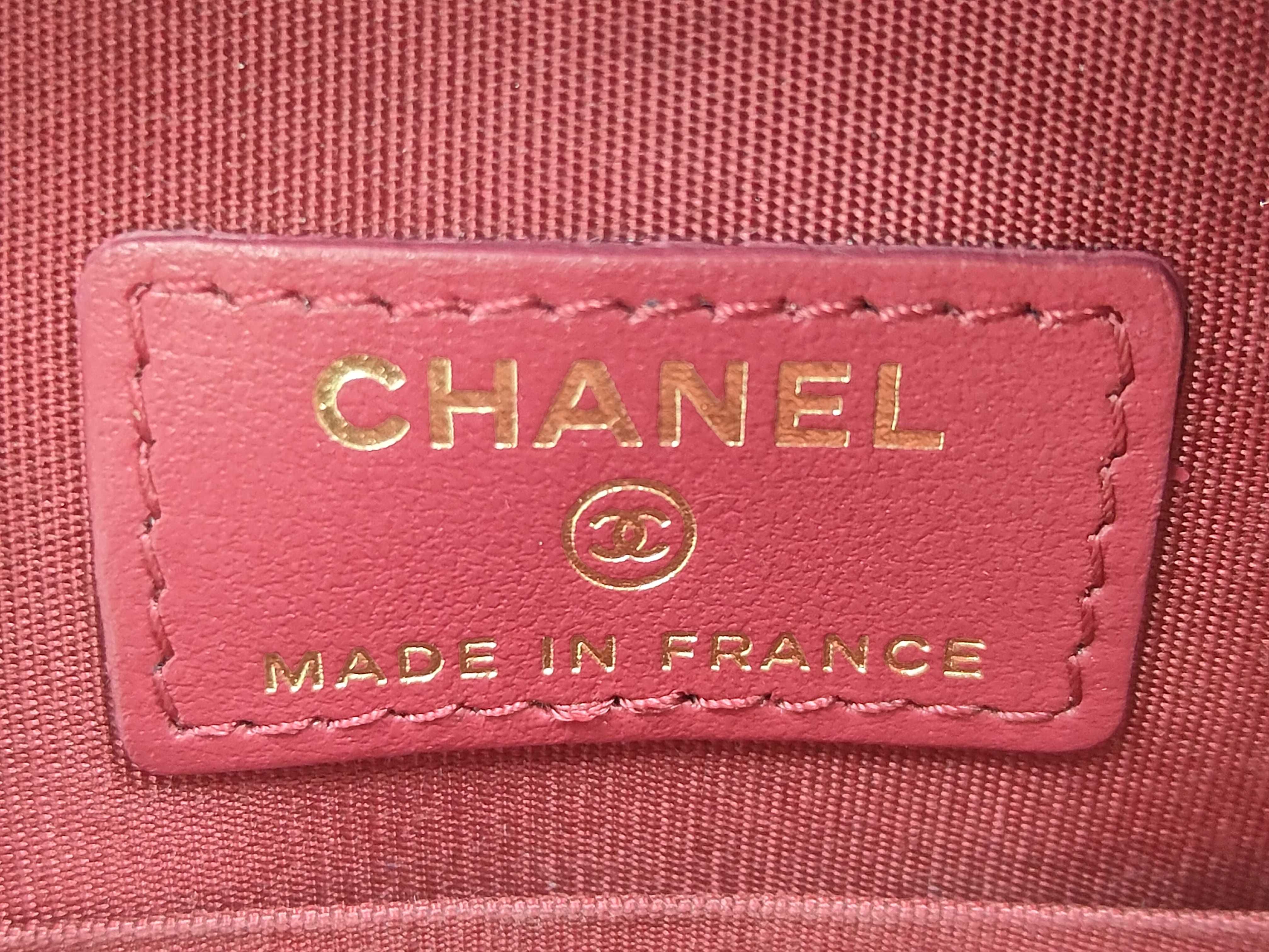 19 Matelassé Shoulder Bag — view 10
