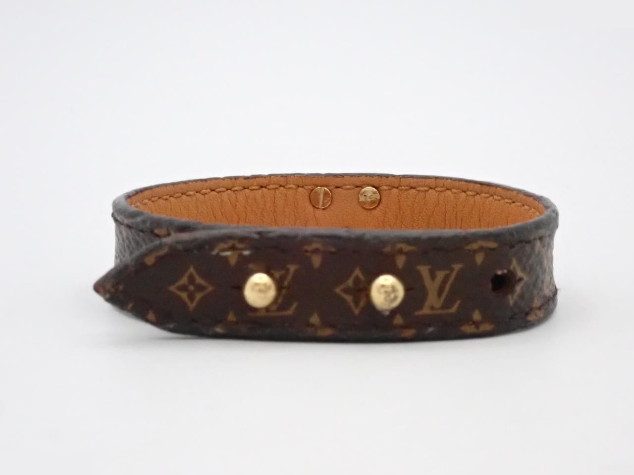 Essential V, wrist circumference approximately 16 cm — view 2