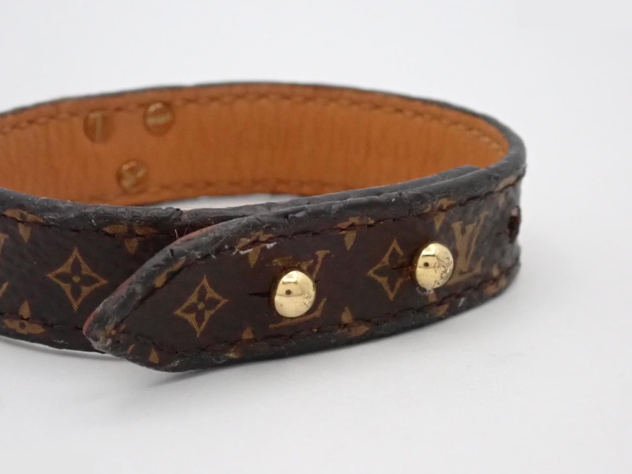 Essential V, wrist circumference approximately 16 cm — view 3