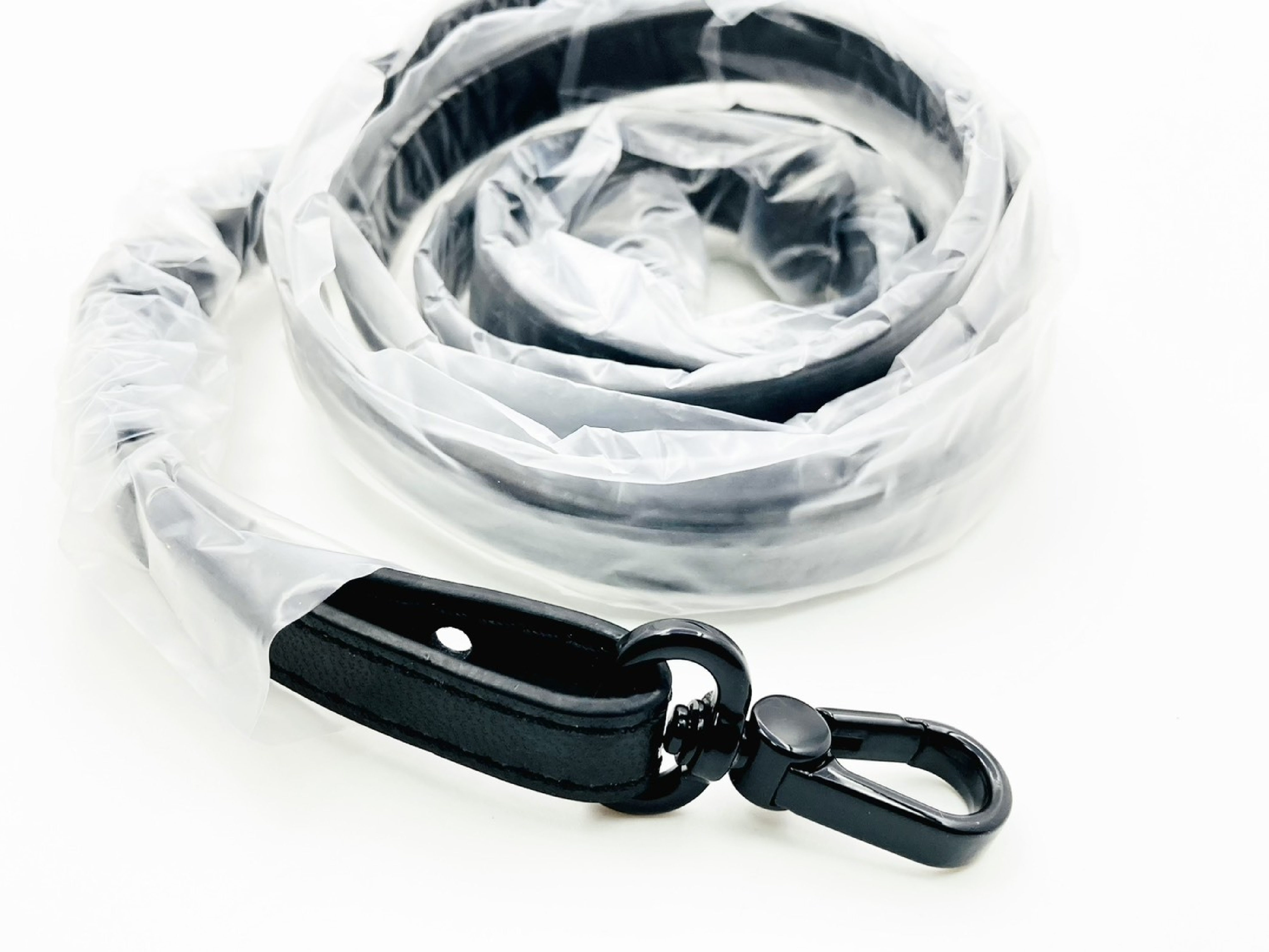 V-logo shoulder pouch/pochette, black shoulder bag — view 8