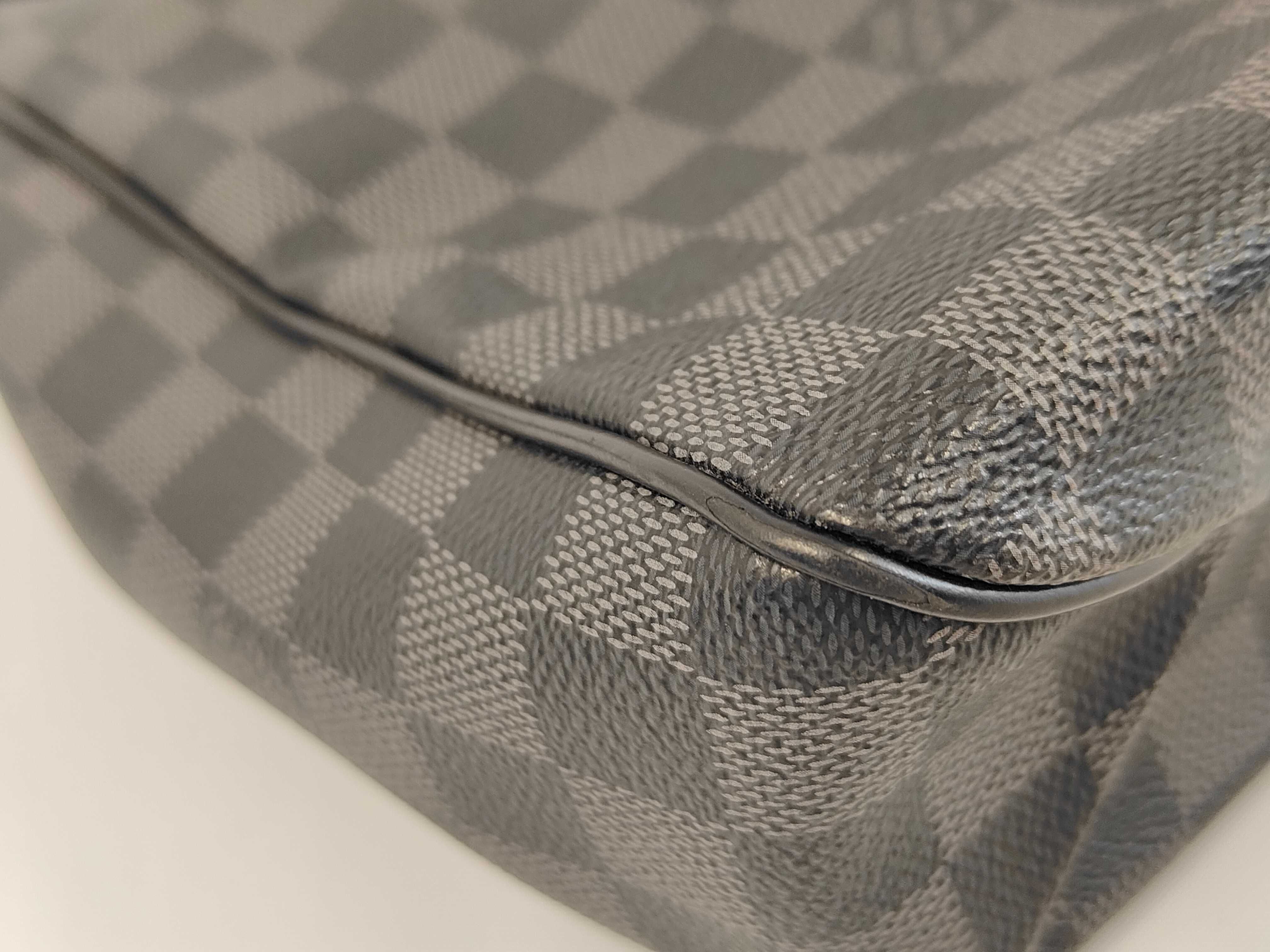 District GM N41271 Shoulder Bag — view 4