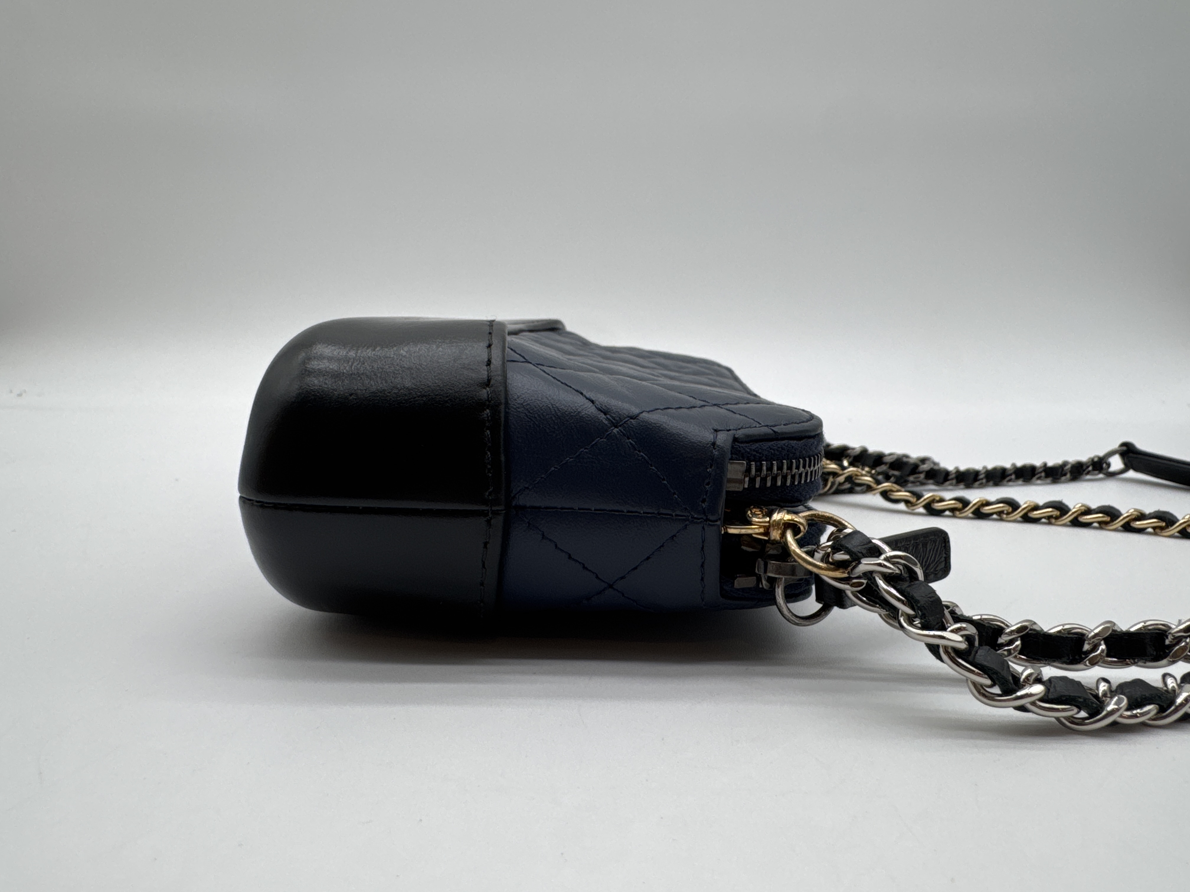 Gabrielle de Shoulder Bag — view 3