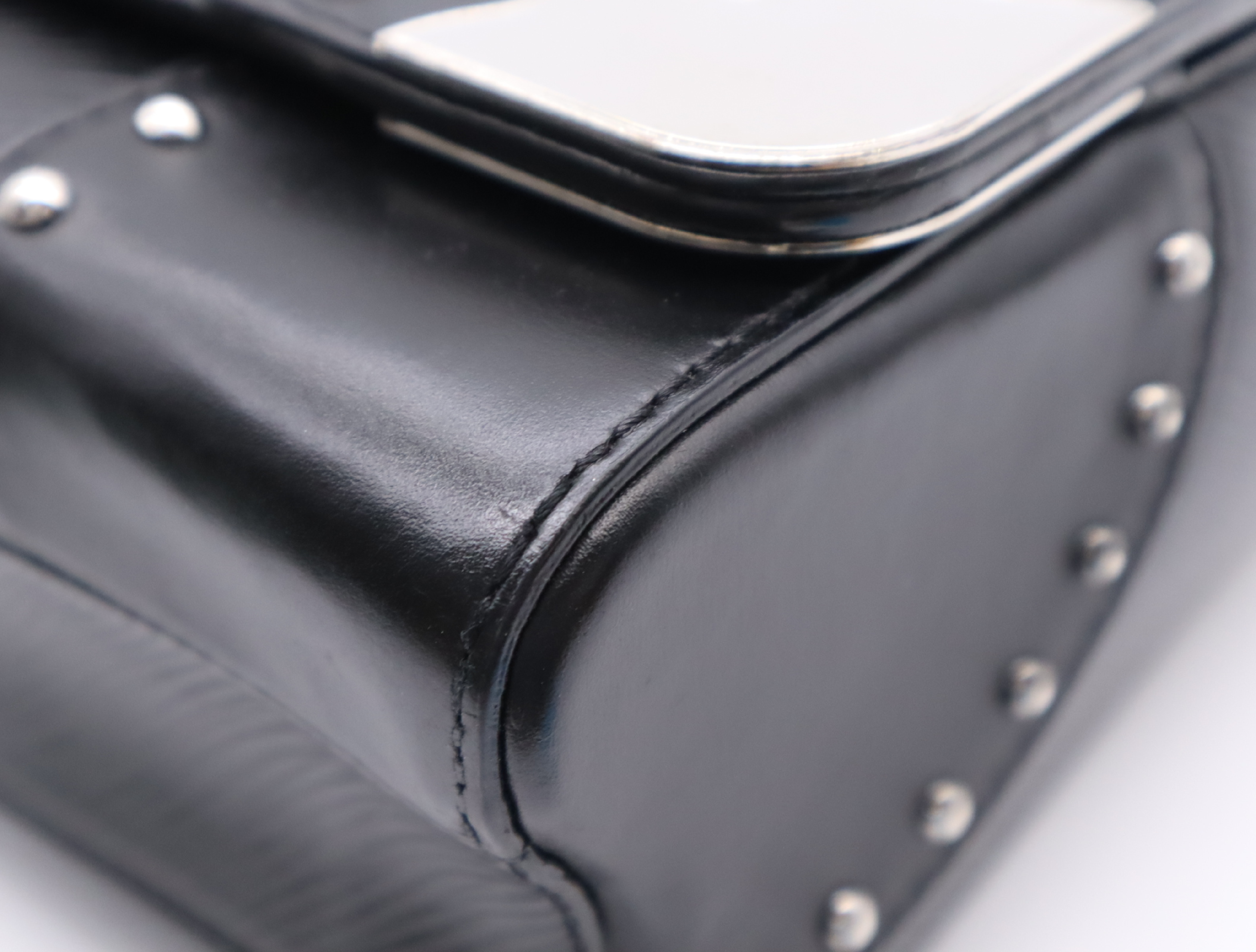 M42364 Epi Twist MM Noir Shoulder Bag with Dust Bag — view 7