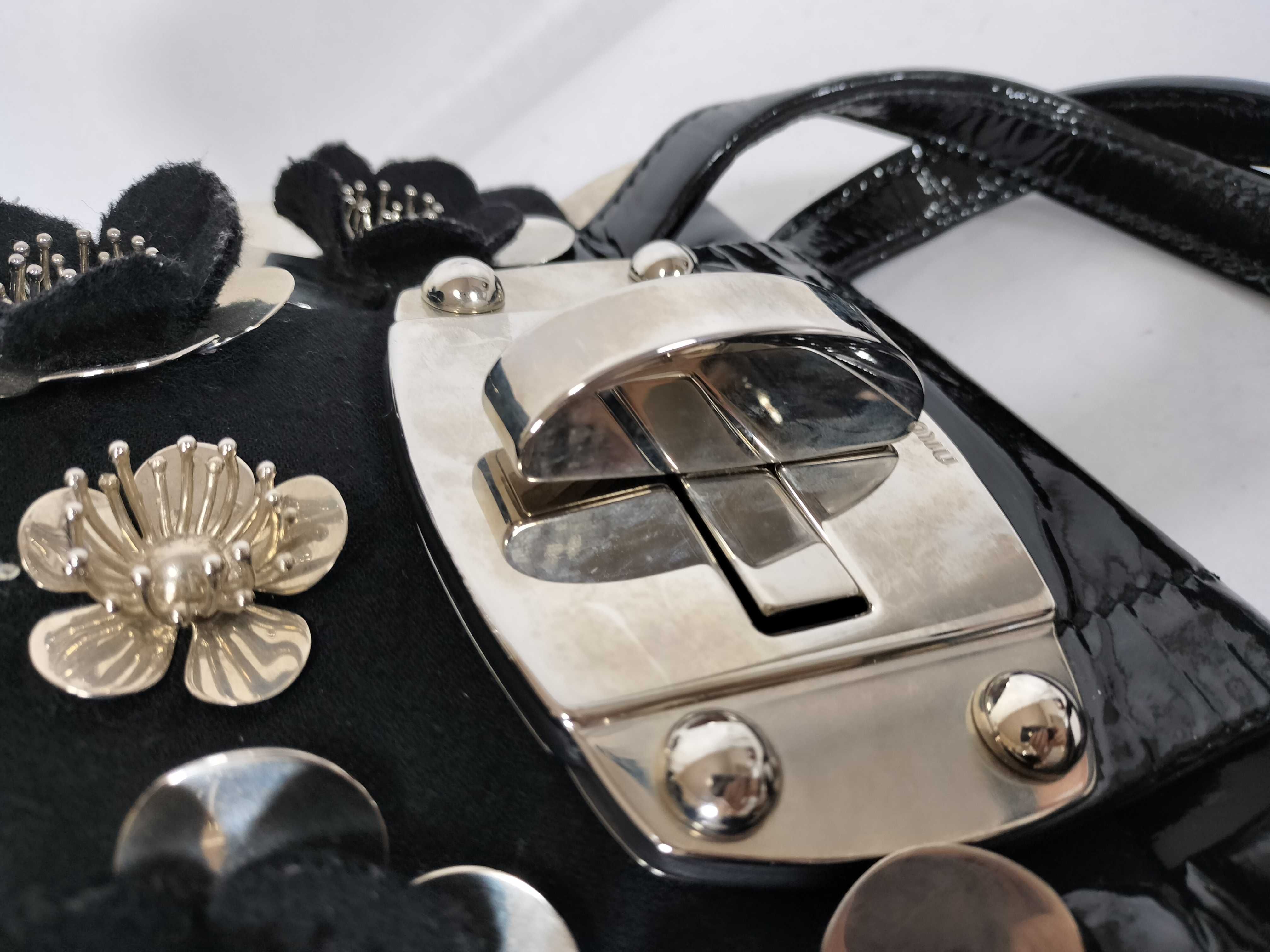 Turnlock Flower Motif Handbag — view 8