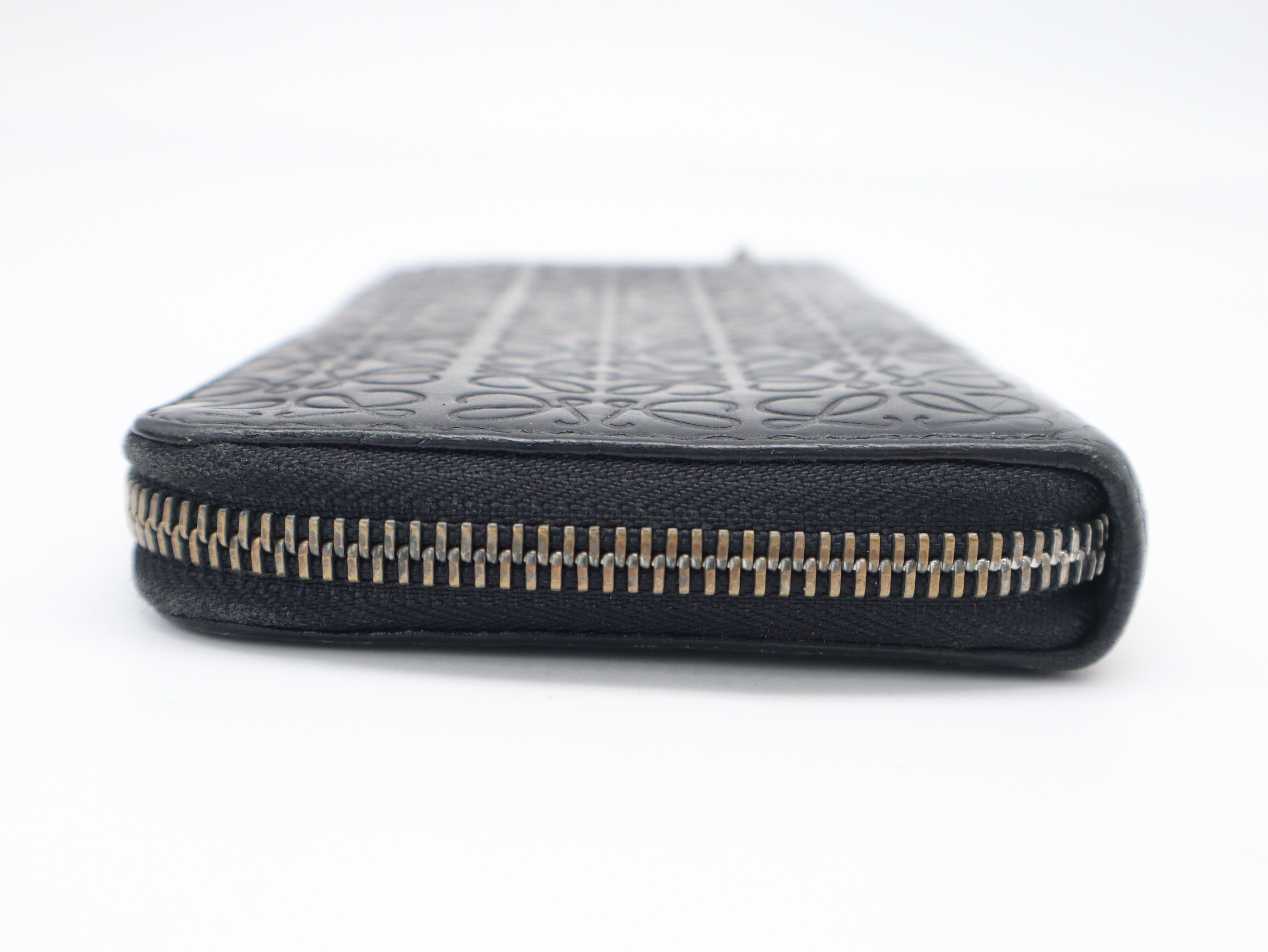 Repeat Anagram Round Zipper Leather Black Wallet — view 5