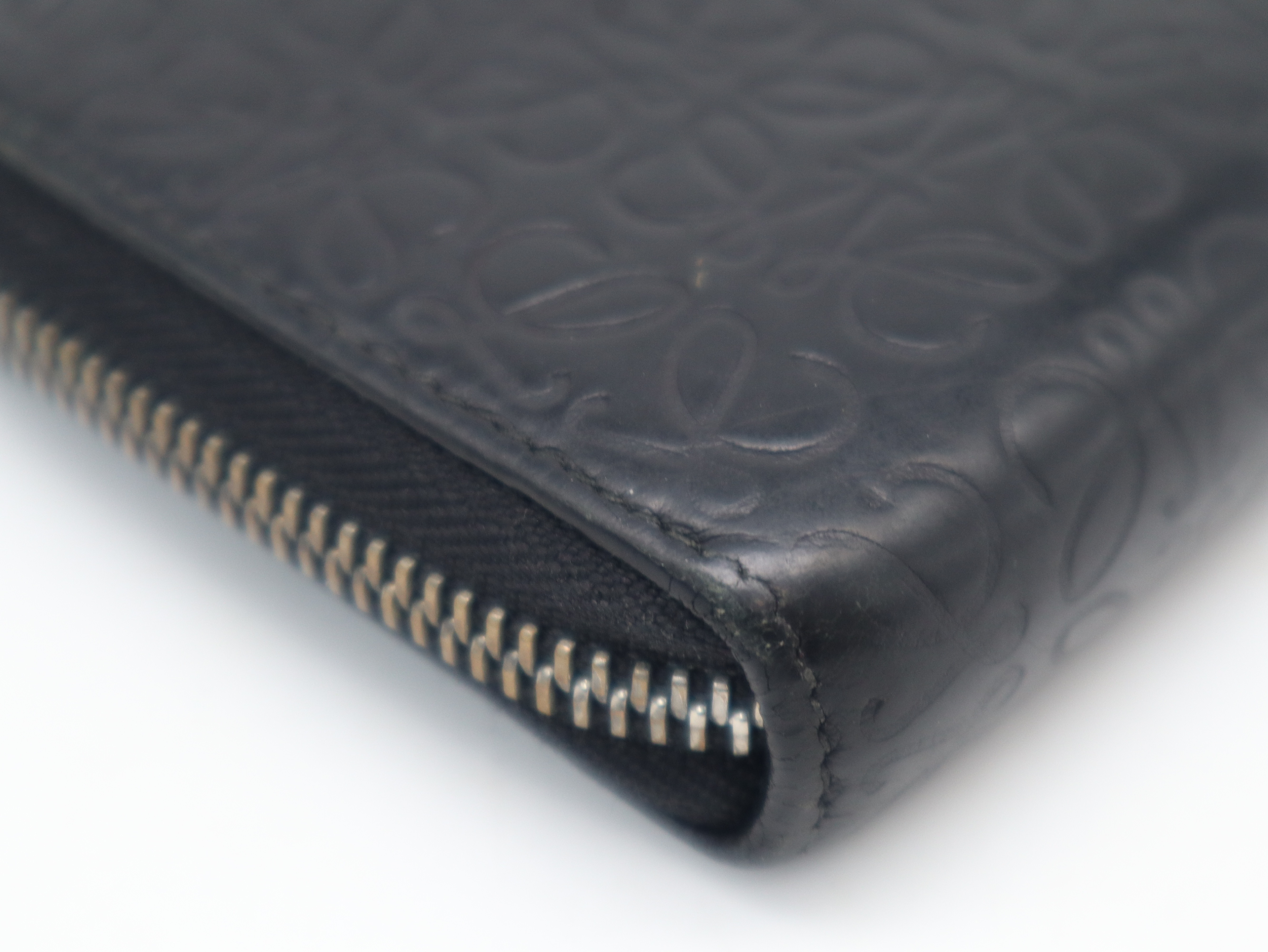 Repeat Anagram Round Zipper Leather Black Wallet — view 7