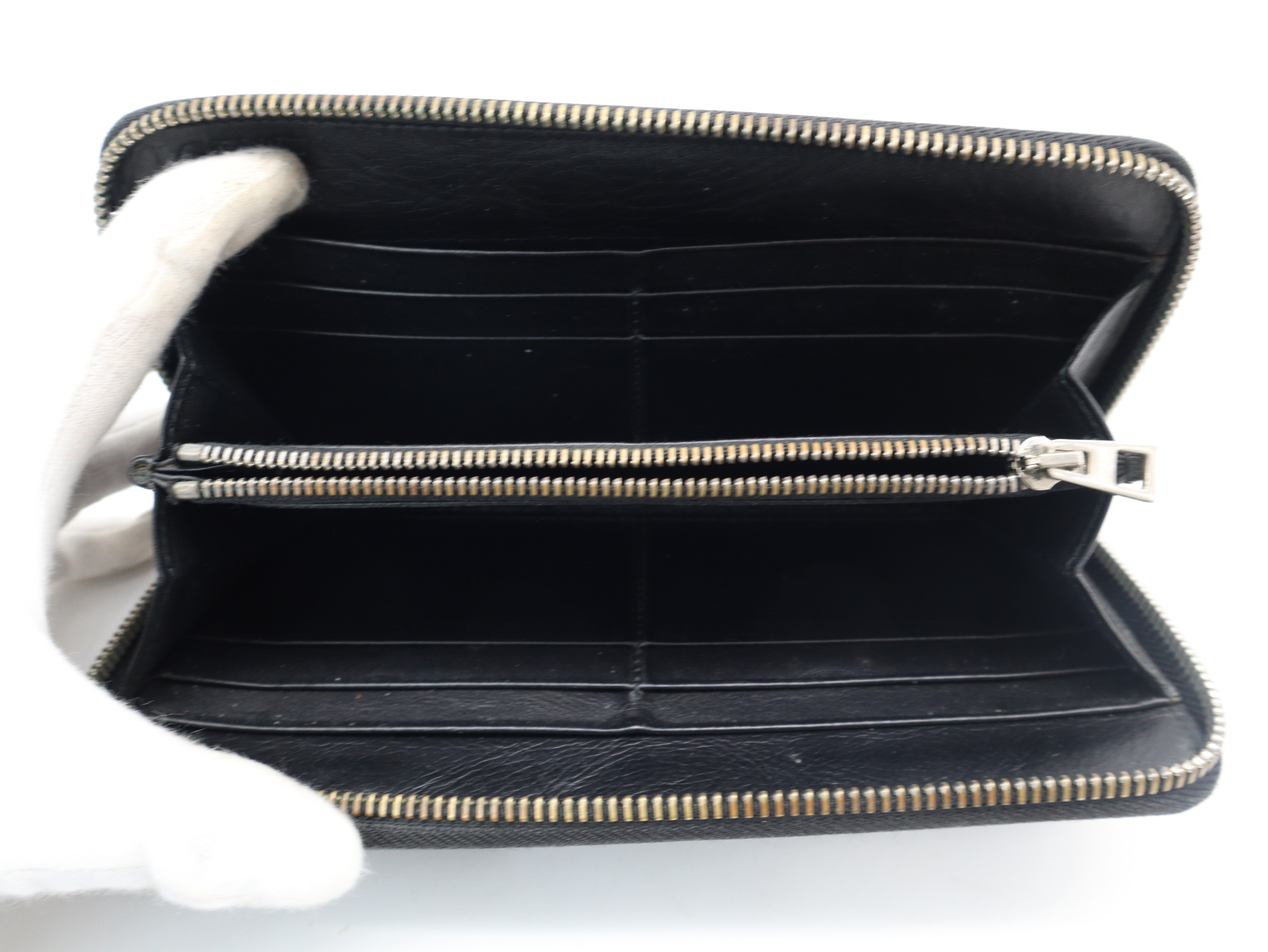 Repeat Anagram Round Zipper Leather Black Wallet — view 8