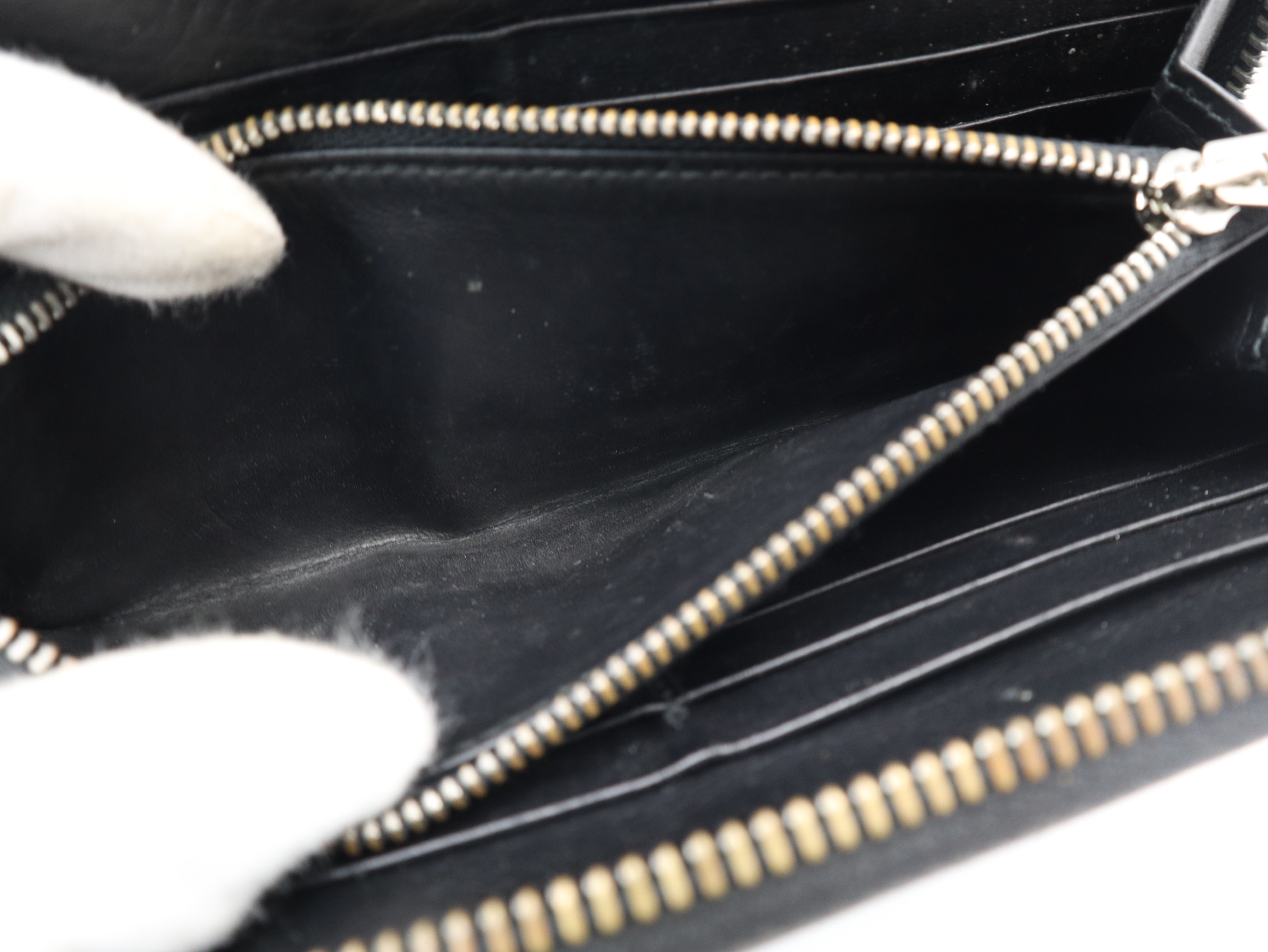 Repeat Anagram Round Zipper Leather Black Wallet — view 10