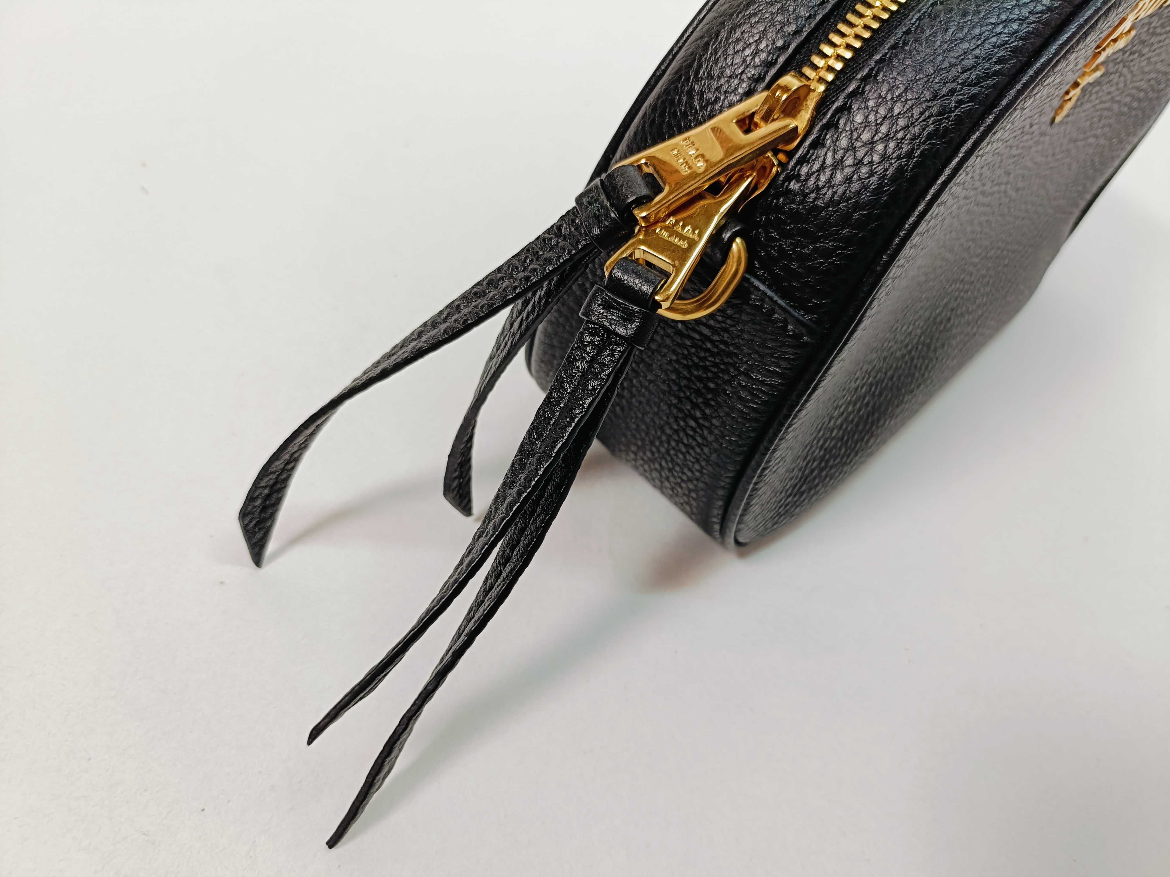 Vitello Daino Leather Shoulder Bag, Black — view 5