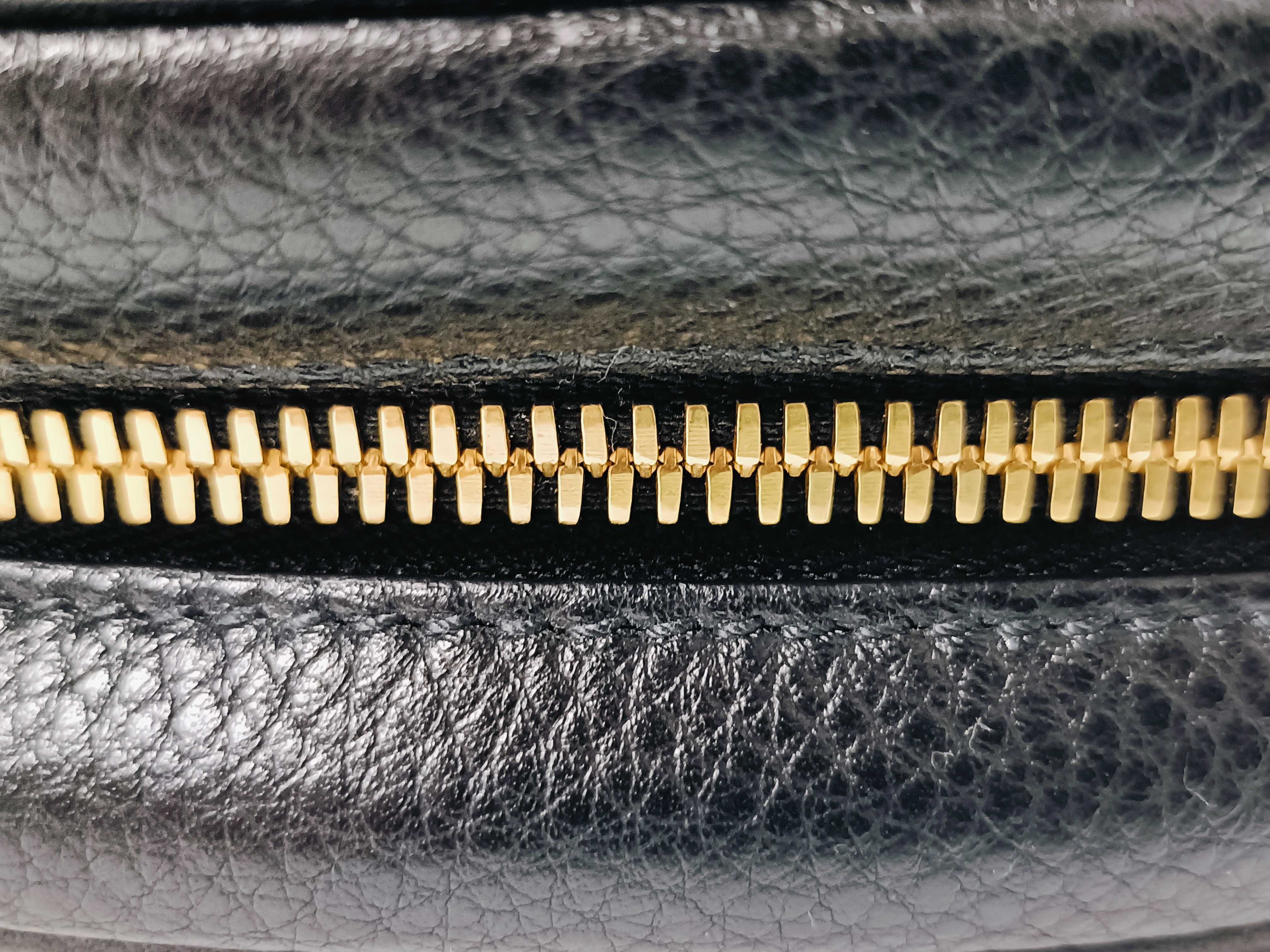 Vitello Daino Leather Shoulder Bag, Black — view 6