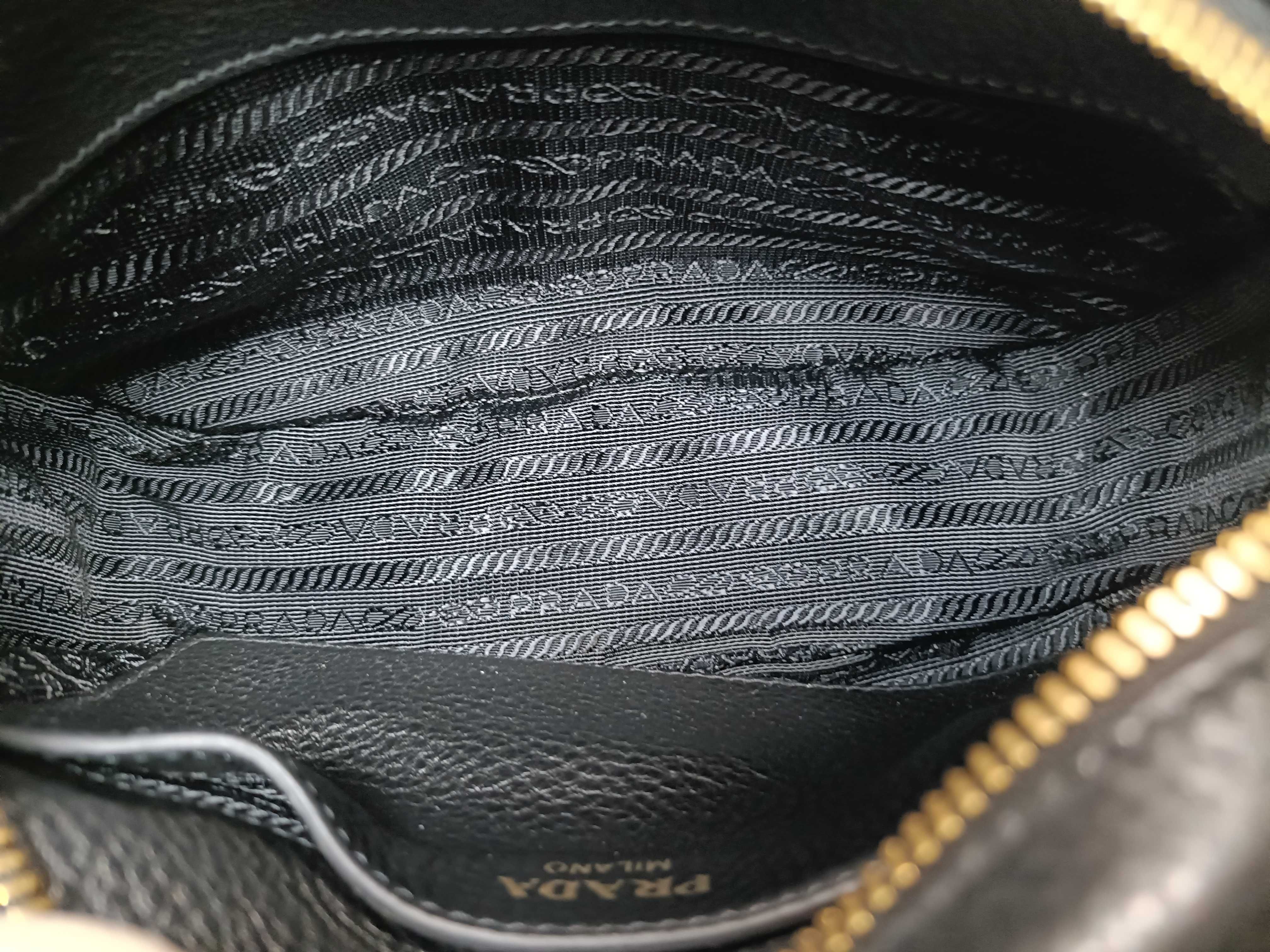 Vitello Daino Leather Shoulder Bag, Black — view 8